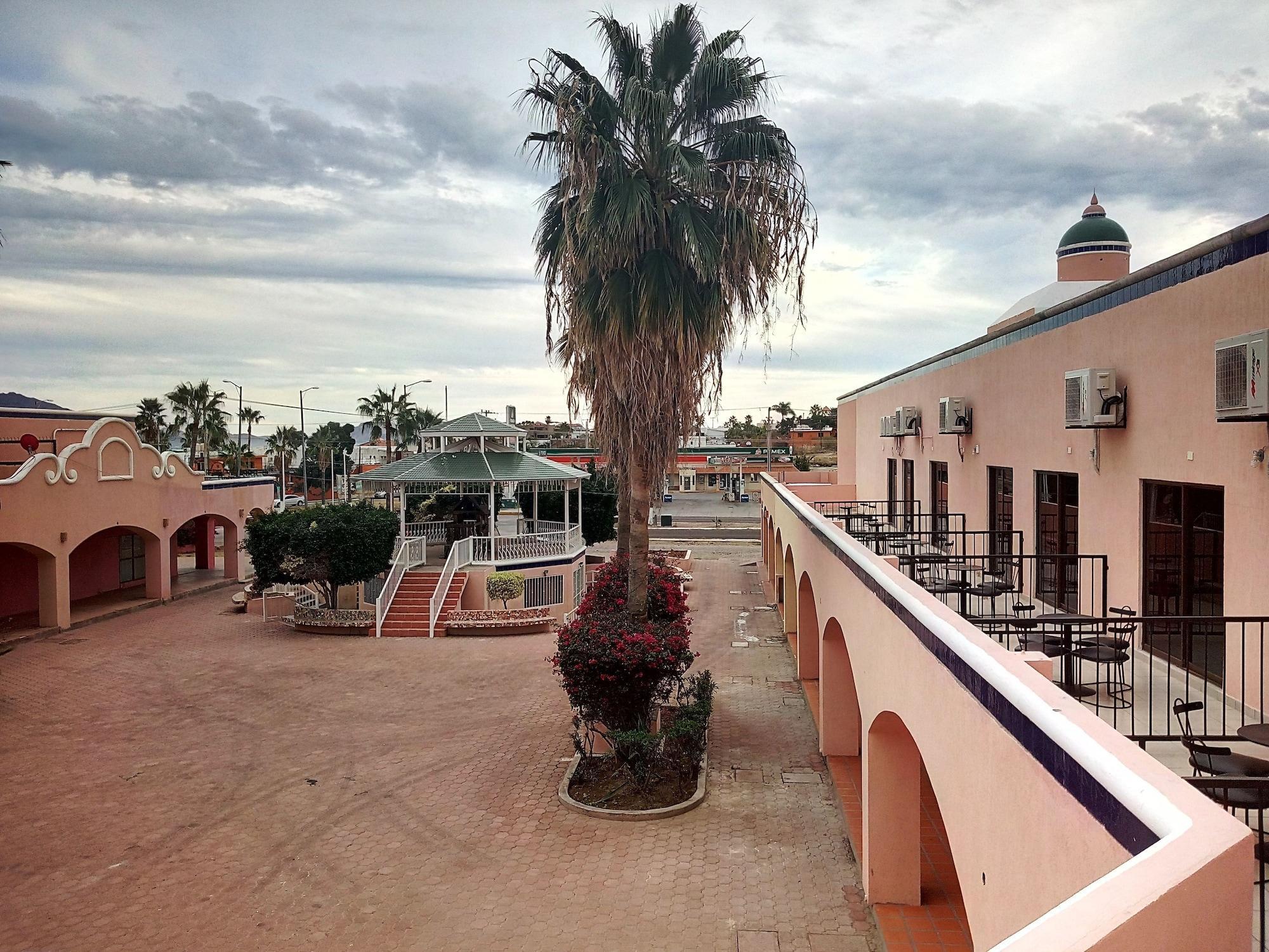 Vista Exterior Los Jitos Hotel & Suites
