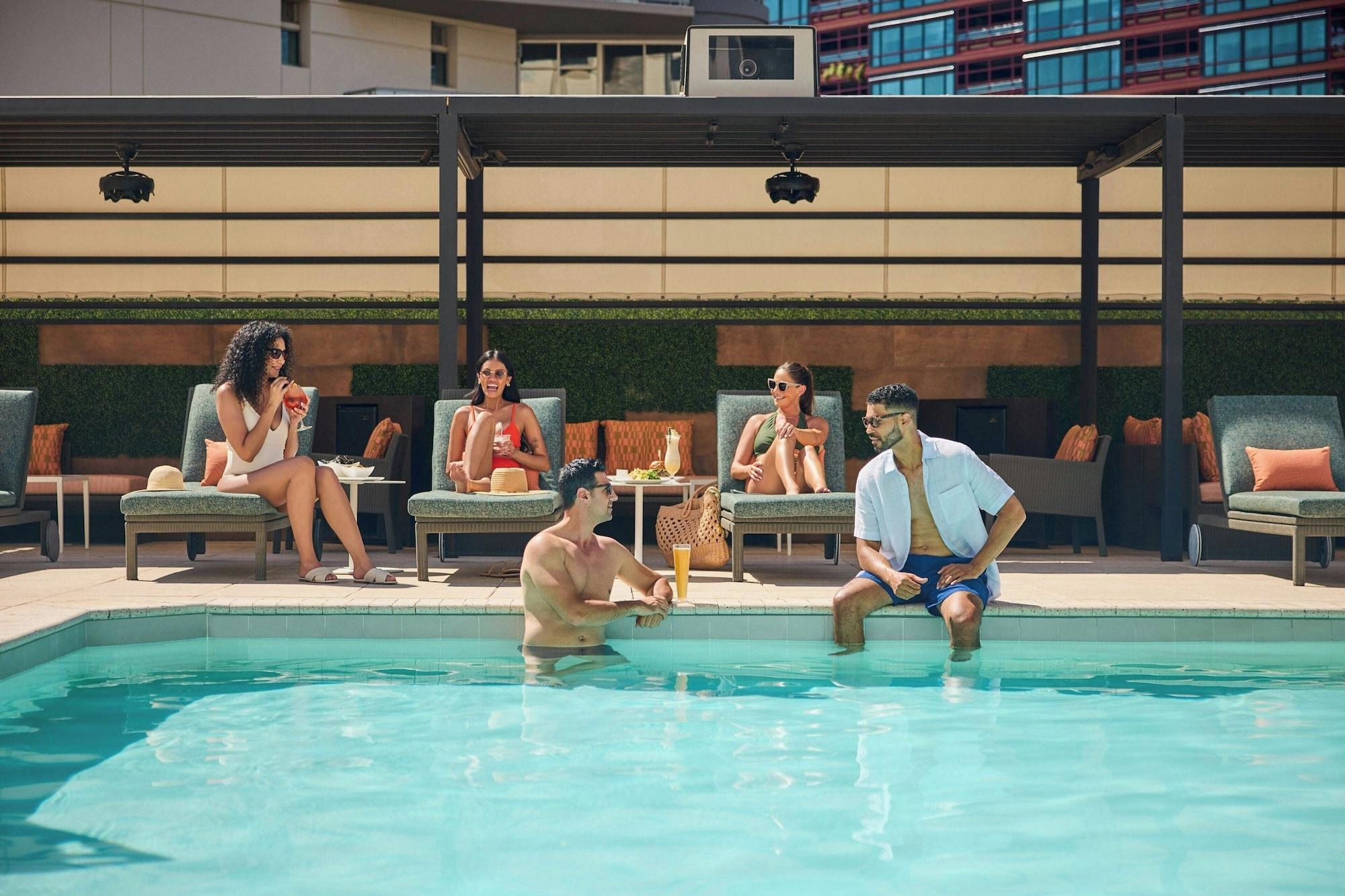 Vista Piscina The Camby, Autograph Collection