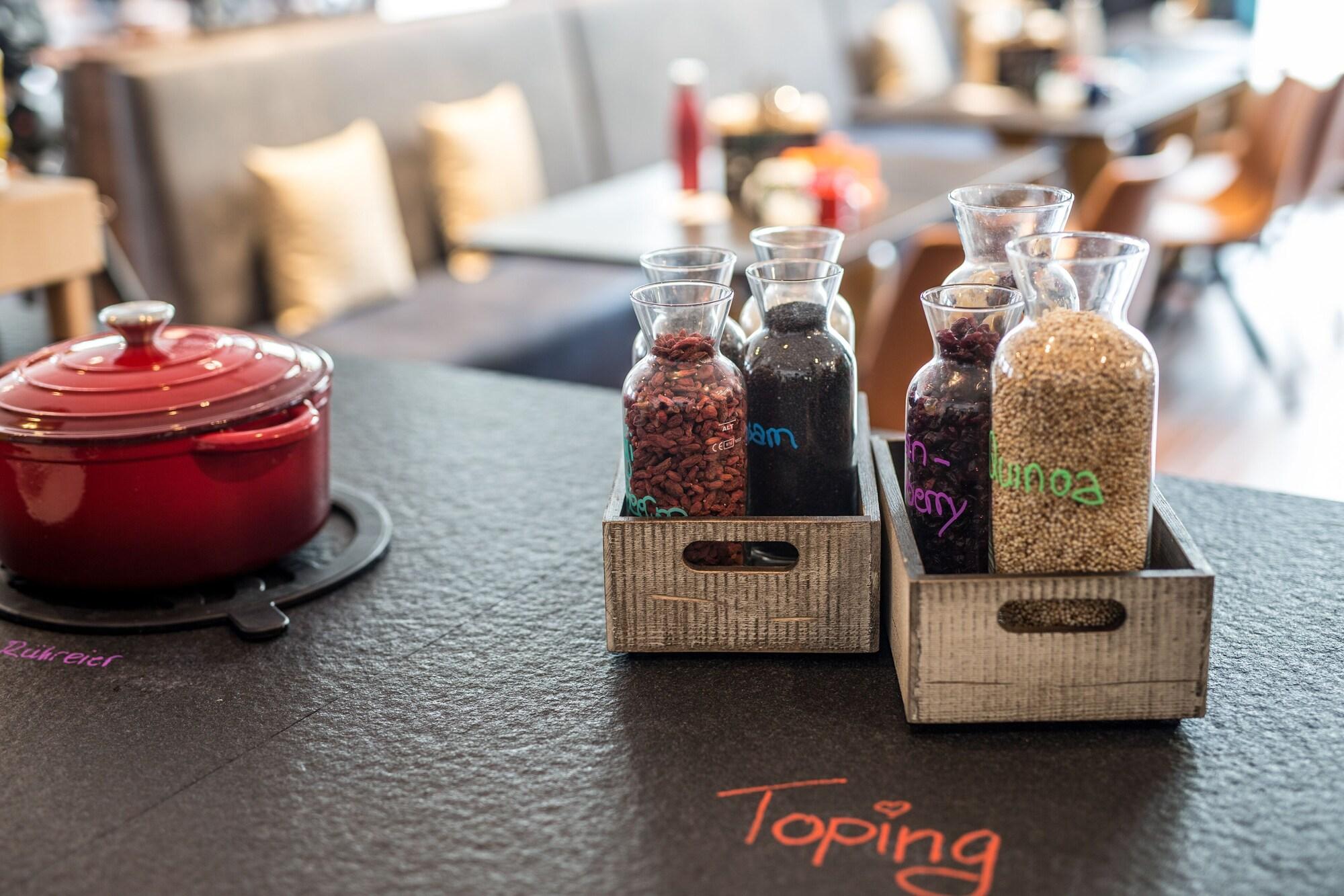 Restaurant Holiday Inn - the niu, Brass Munich Olympiapark by IHG