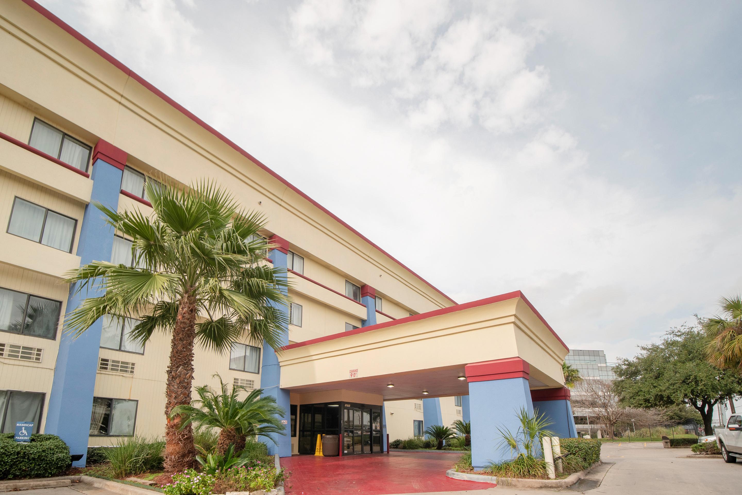 Vista Exterior OYO Townhouse Houston Airport North