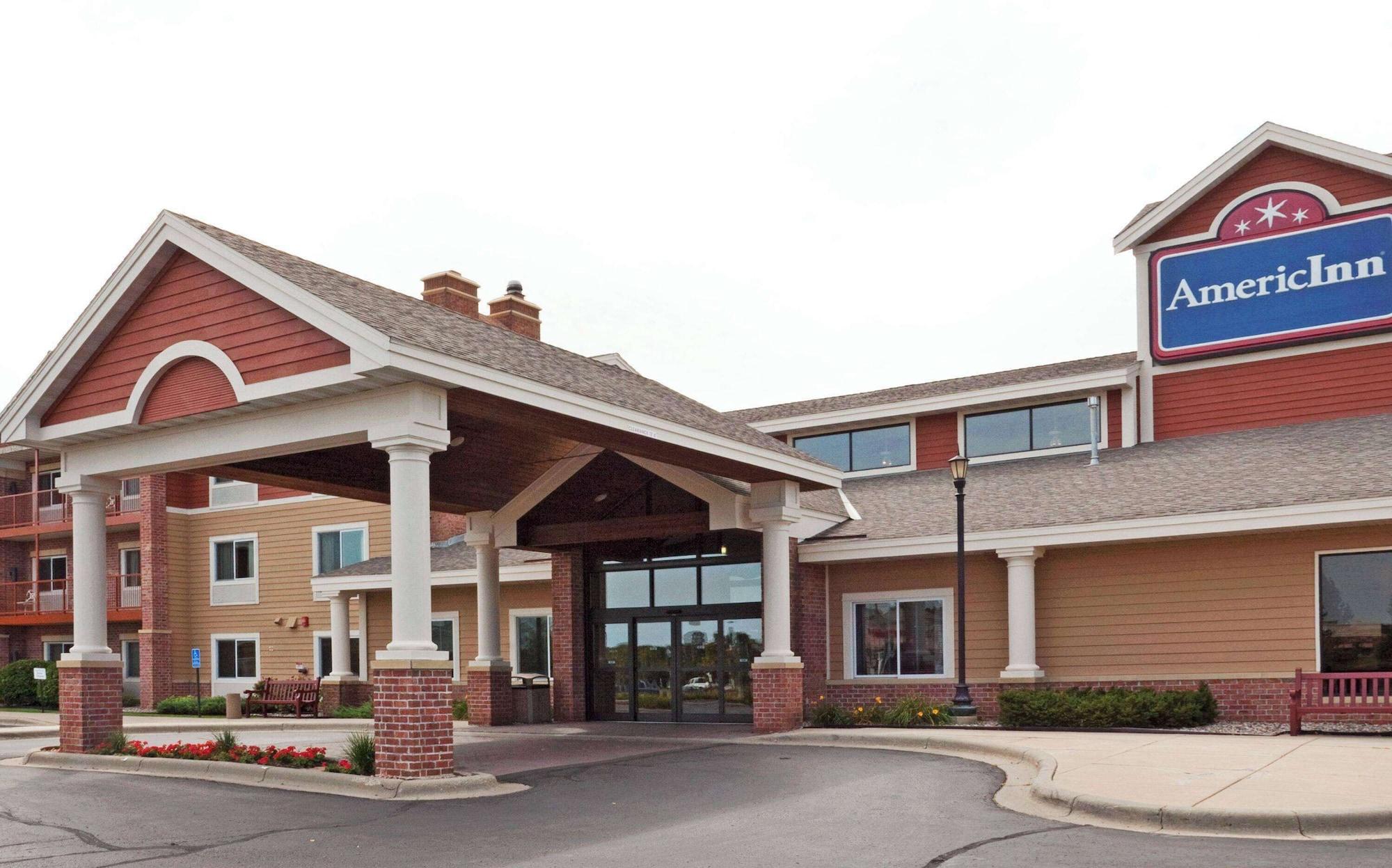 Vista Exterior AmericInn by Wyndham Chanhassen