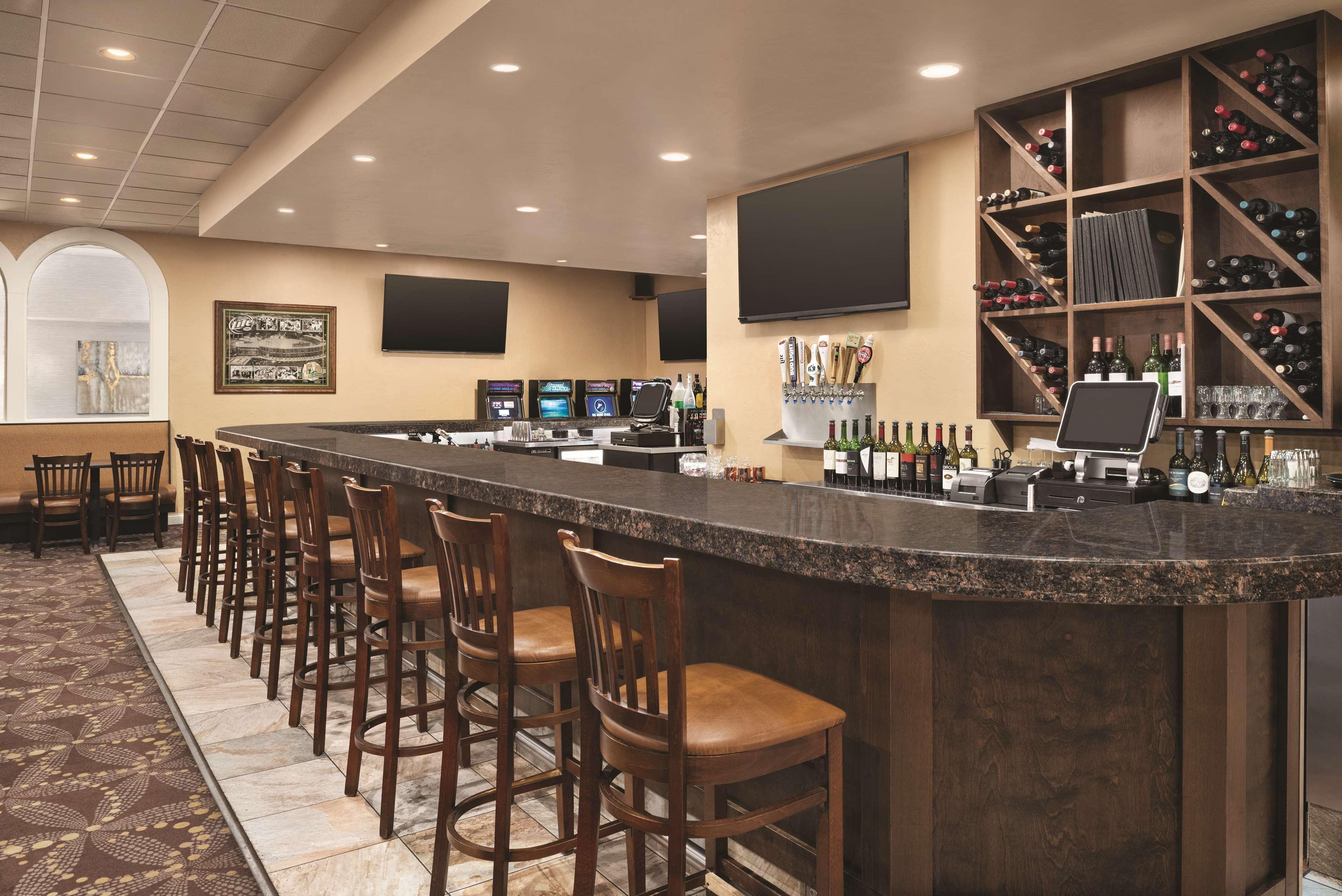 Bar/Salón Radisson Hotel and Conference Center Fond du Lac