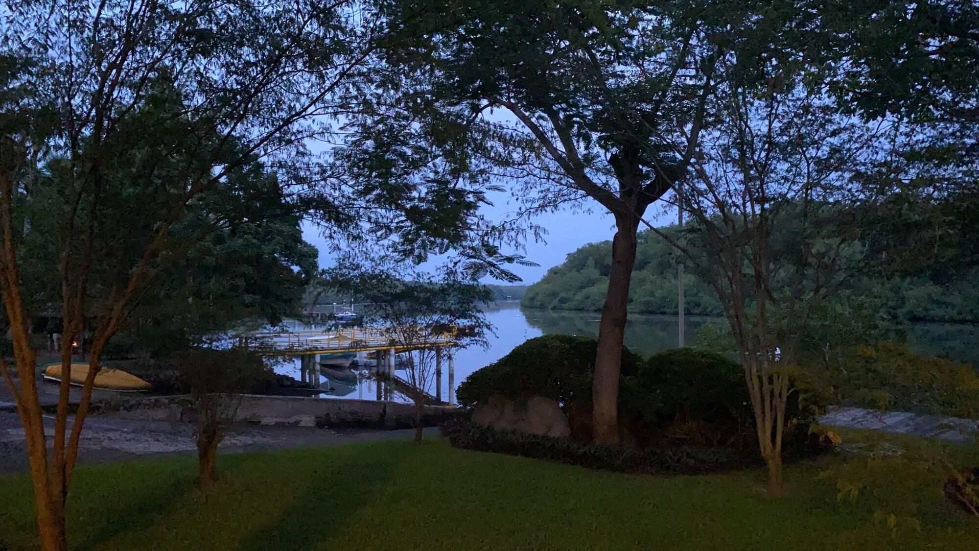 Restaurant Puerto Barillas Marina & Lodge