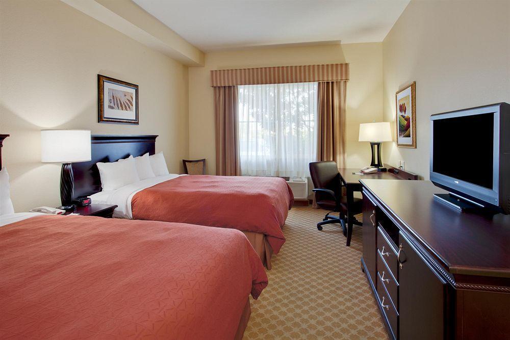 Vista Exterior Country Inn & Suites by Radisson, Port Charlotte, FL
