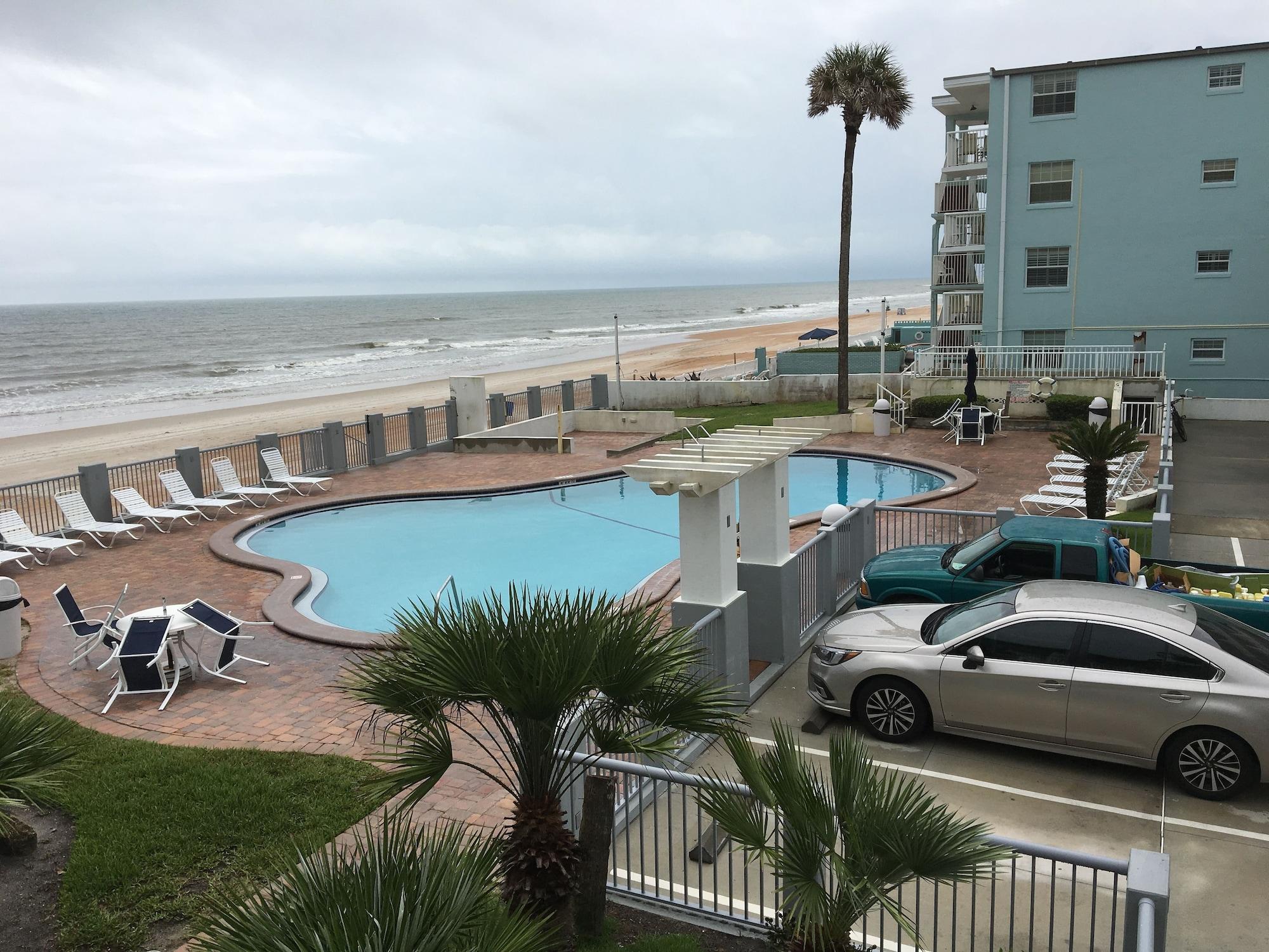 Varios Arya Blu Inn & Suites