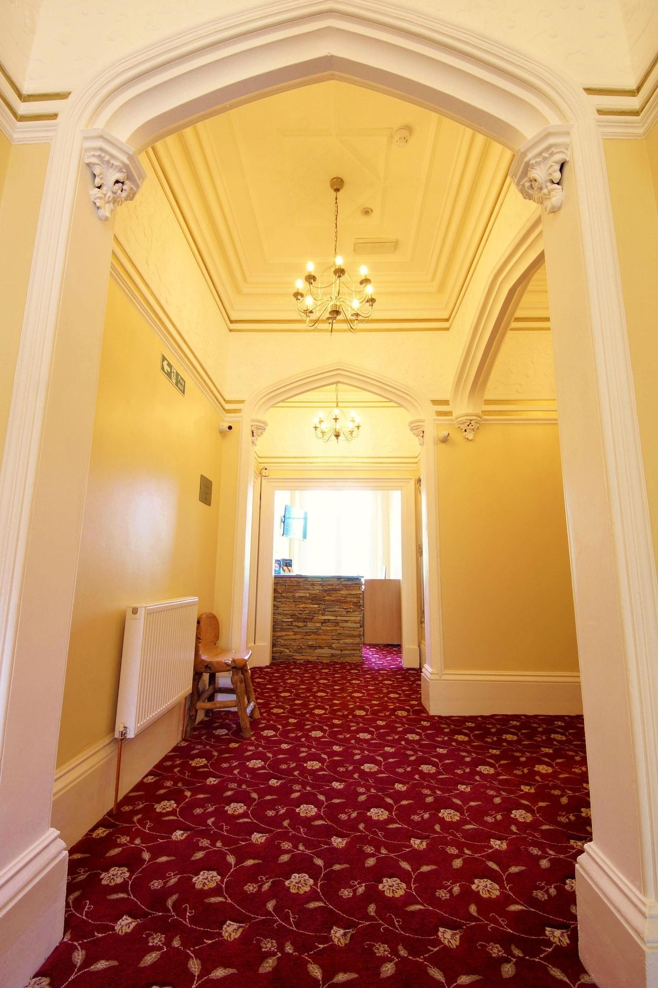 Vista Lobby Edgerton Hotel