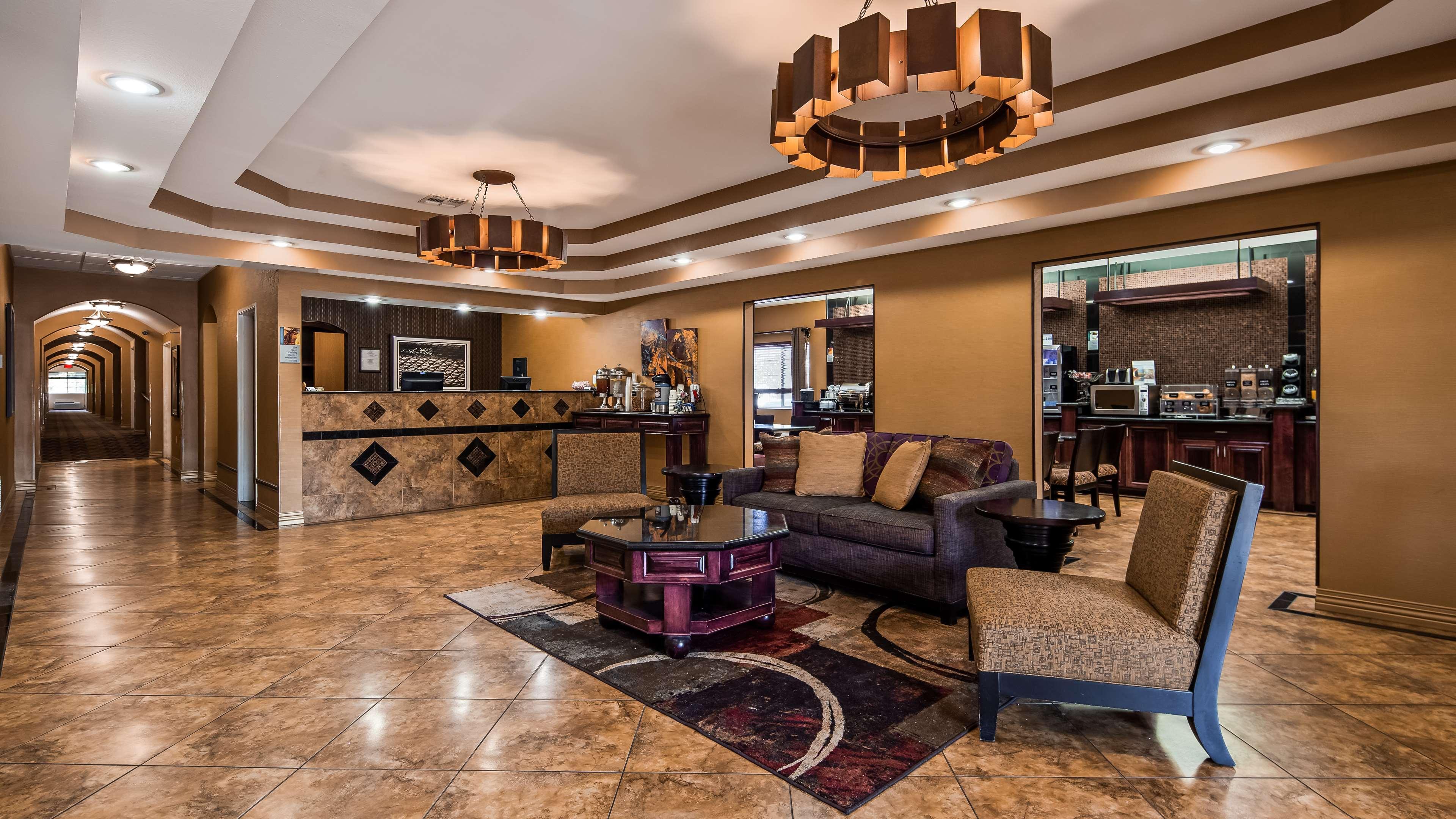 Vista Lobby Best Western Manhattan Inn