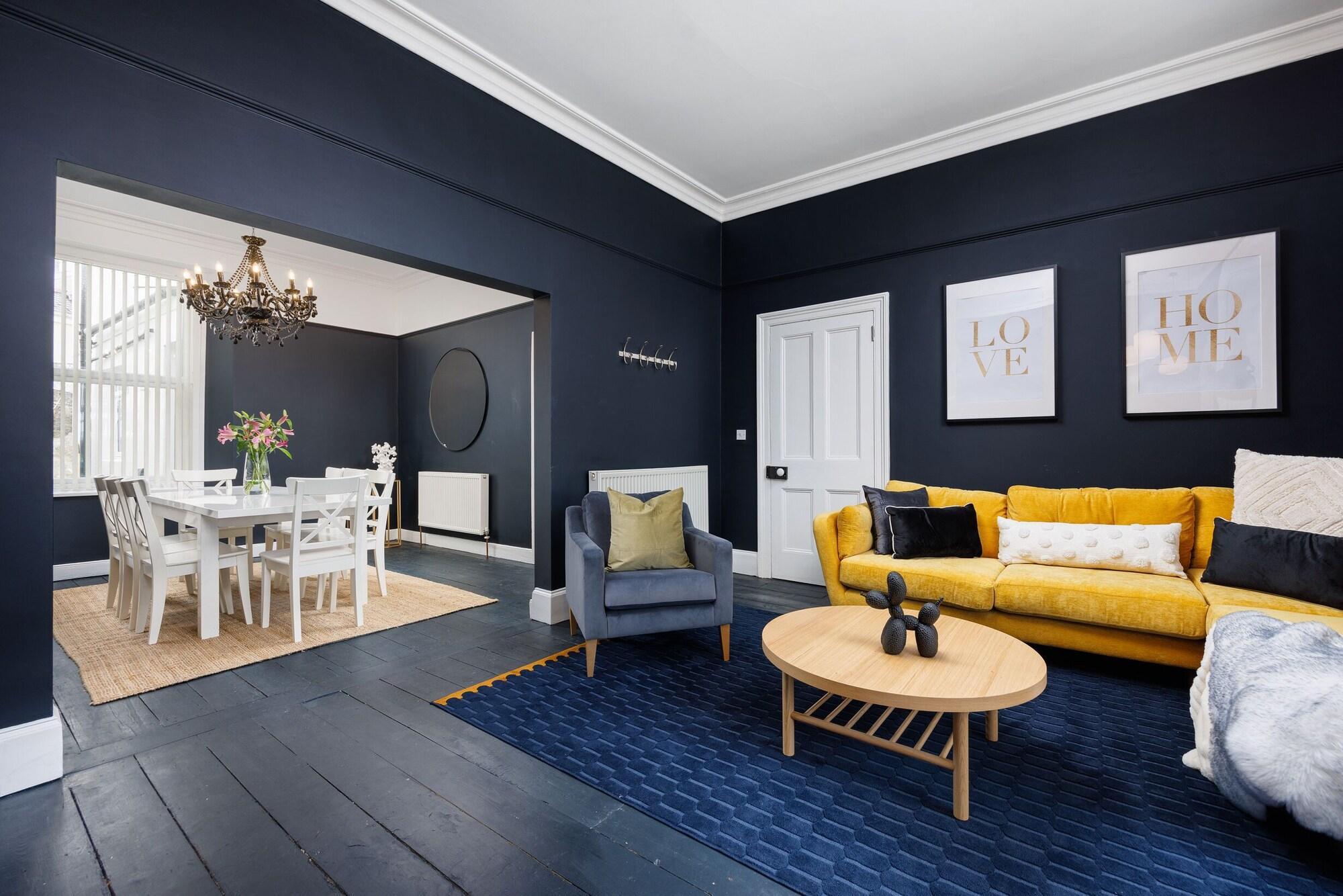 Restaurant Luxurious 4 Bed House - Sleeps 8