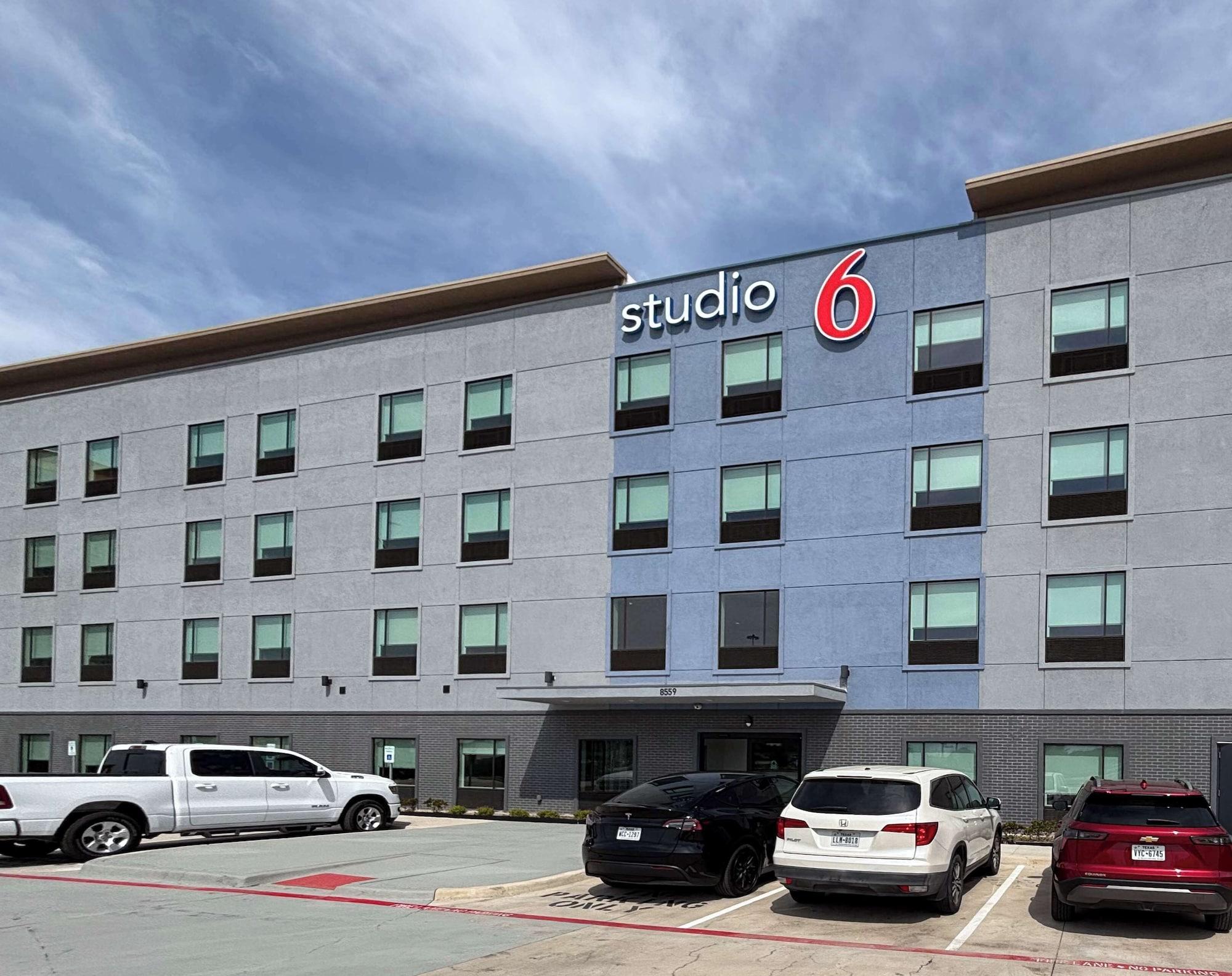 Vista Exterior Studio 6 Dallas, TX – Fair Park