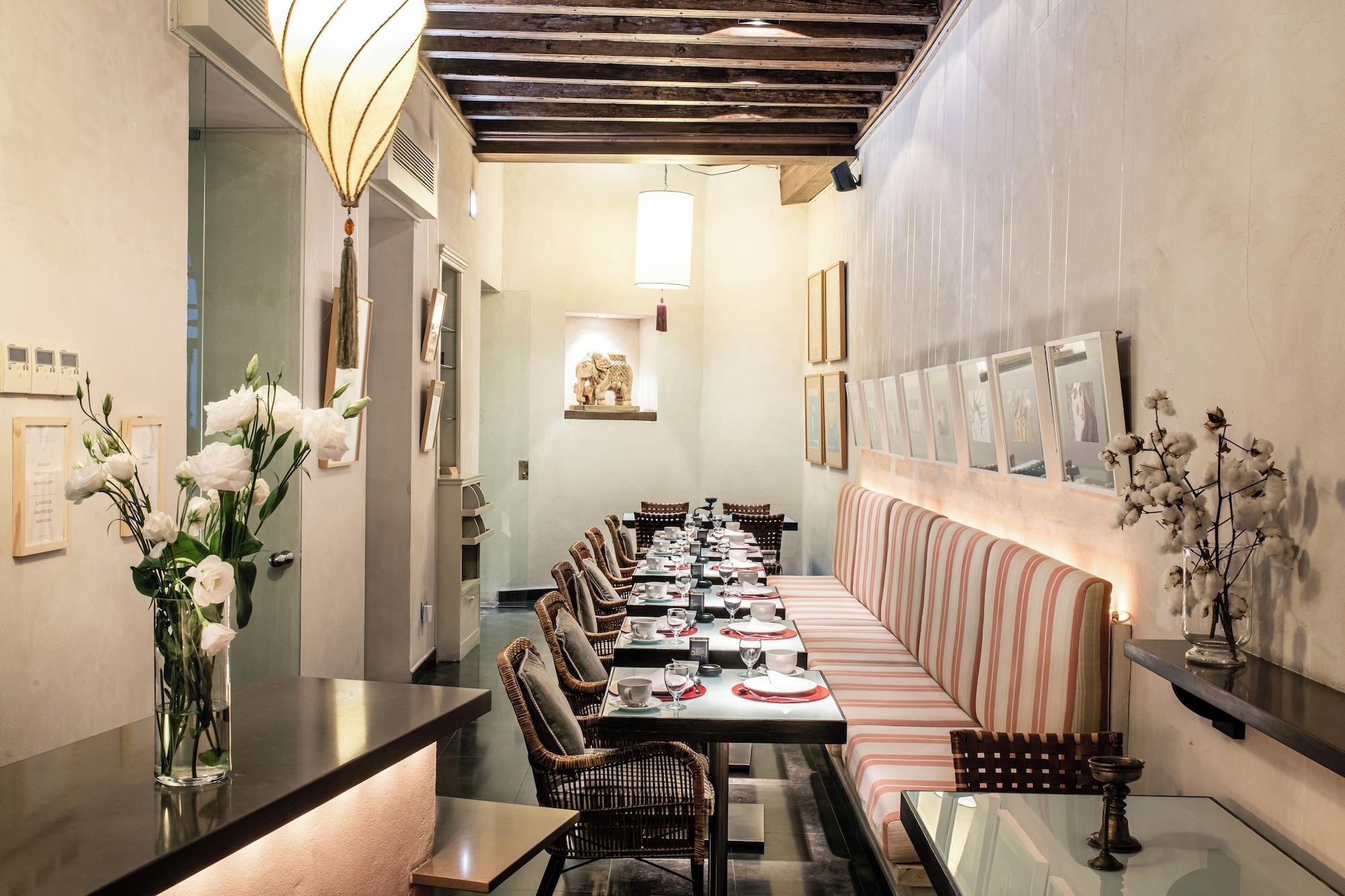 Restaurant Hotel Boutique Corral del Rey by ALUZ Collection