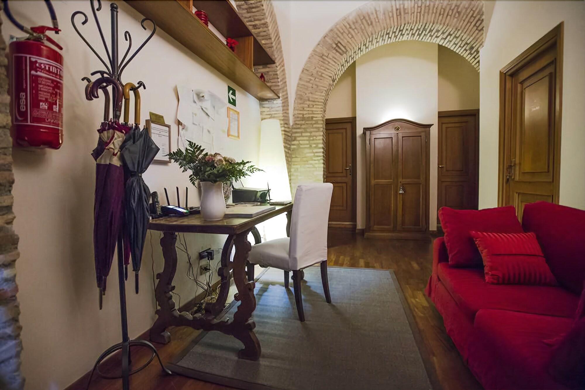 Vista Lobby Pettinary Village