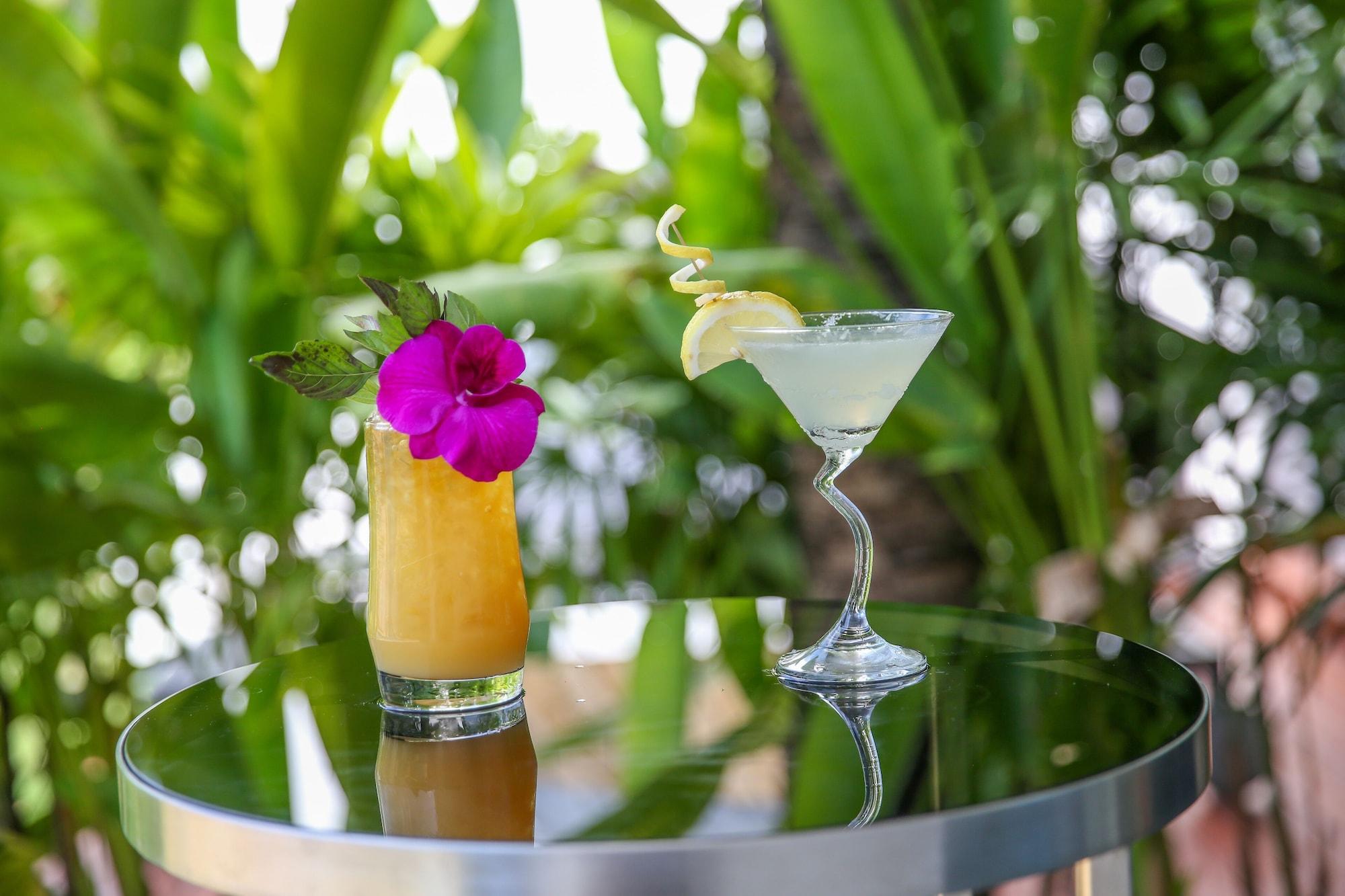 Bar/Salón Zee Luxury Boutique Hotel