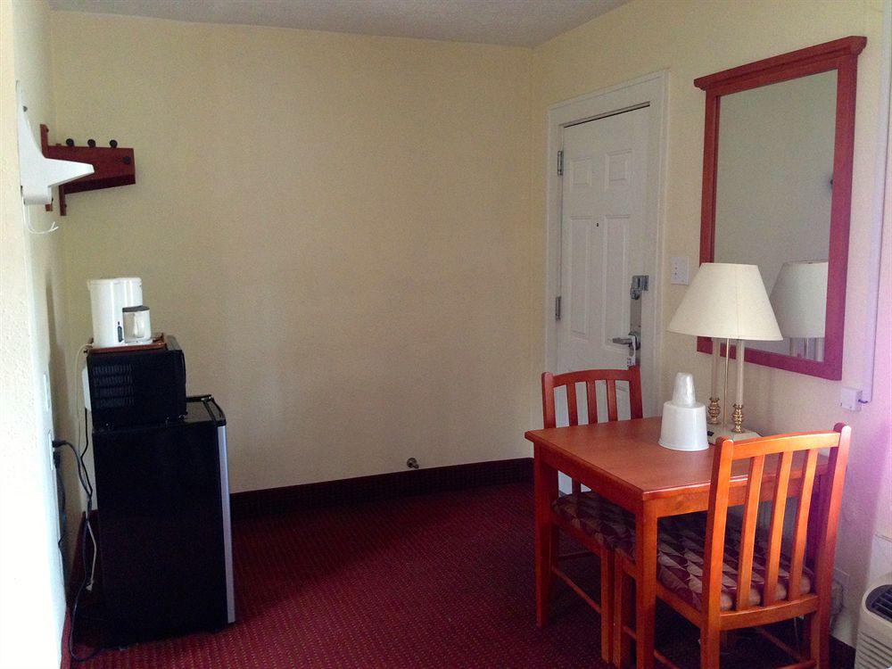Equipamiento de Habitación Crown Inn Motel
