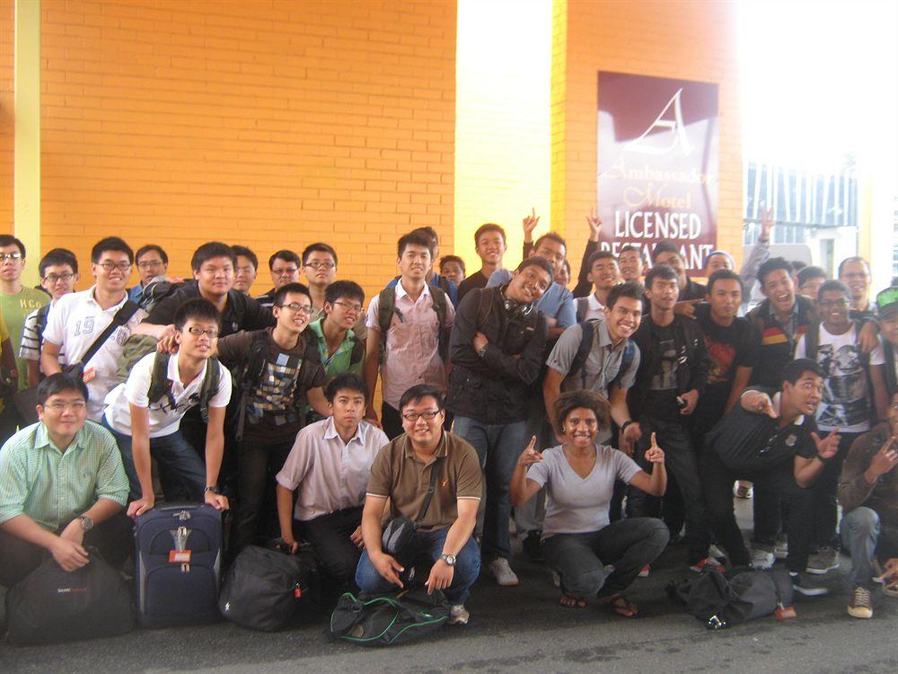 Vista Exterior Ambassador Motel