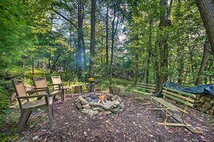 Alquiler Vacacional - Scenic Spring Mills Escape: Swim, Fish, Hike!