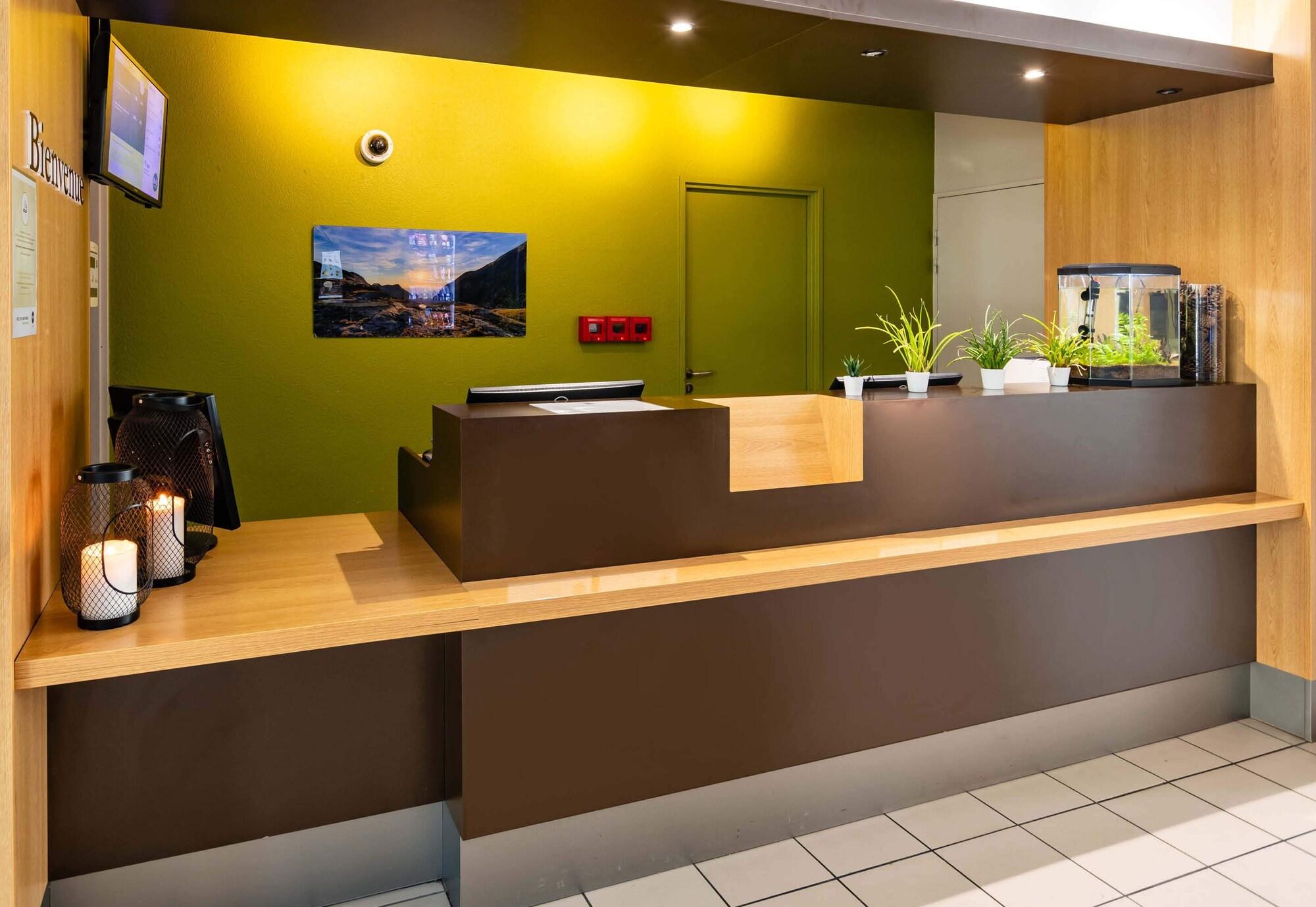 Vista Lobby B&B HOTEL Grenoble Centre Alpexpo