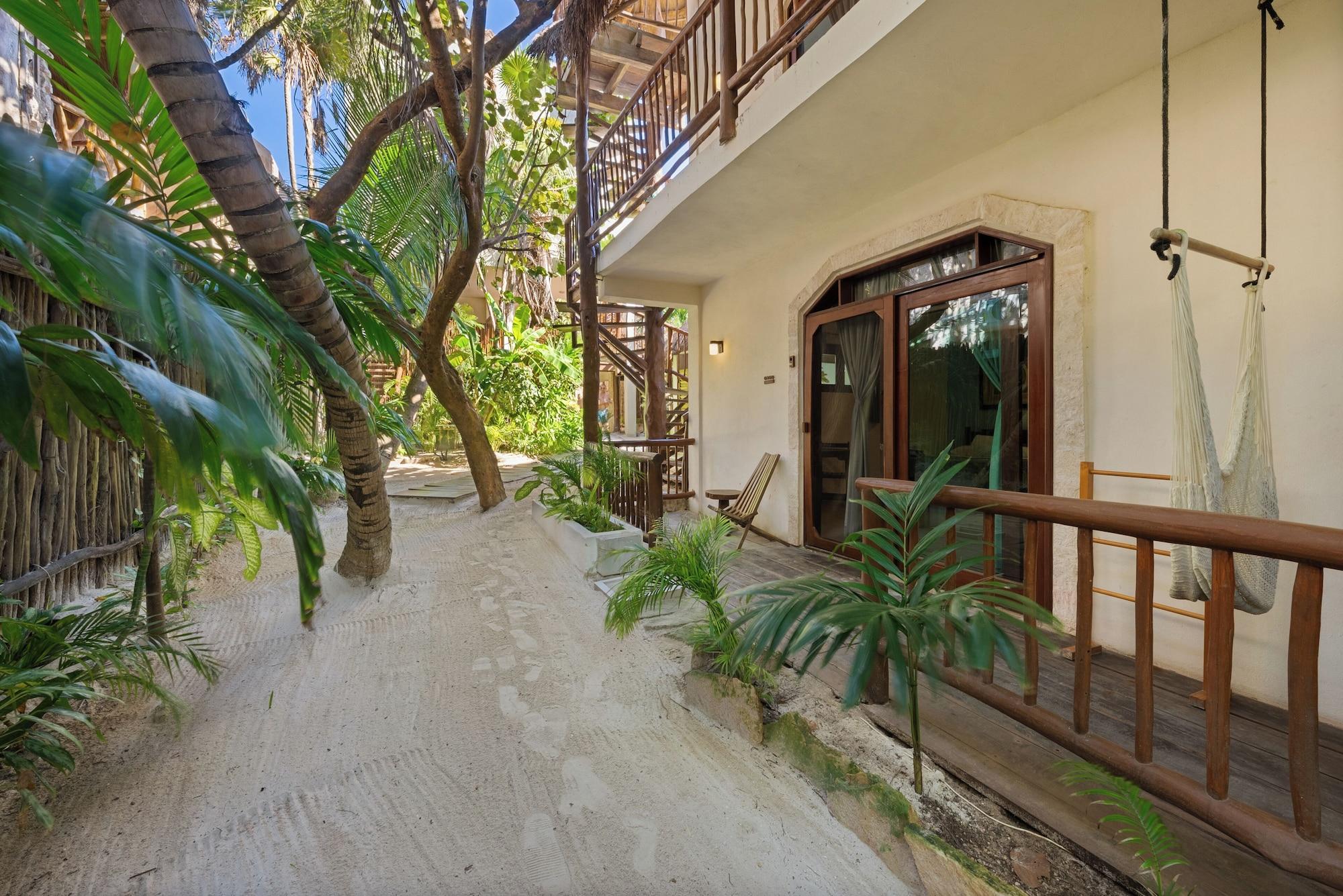 Vista Exterior Playa Canek Beachfront Eco Hotel
