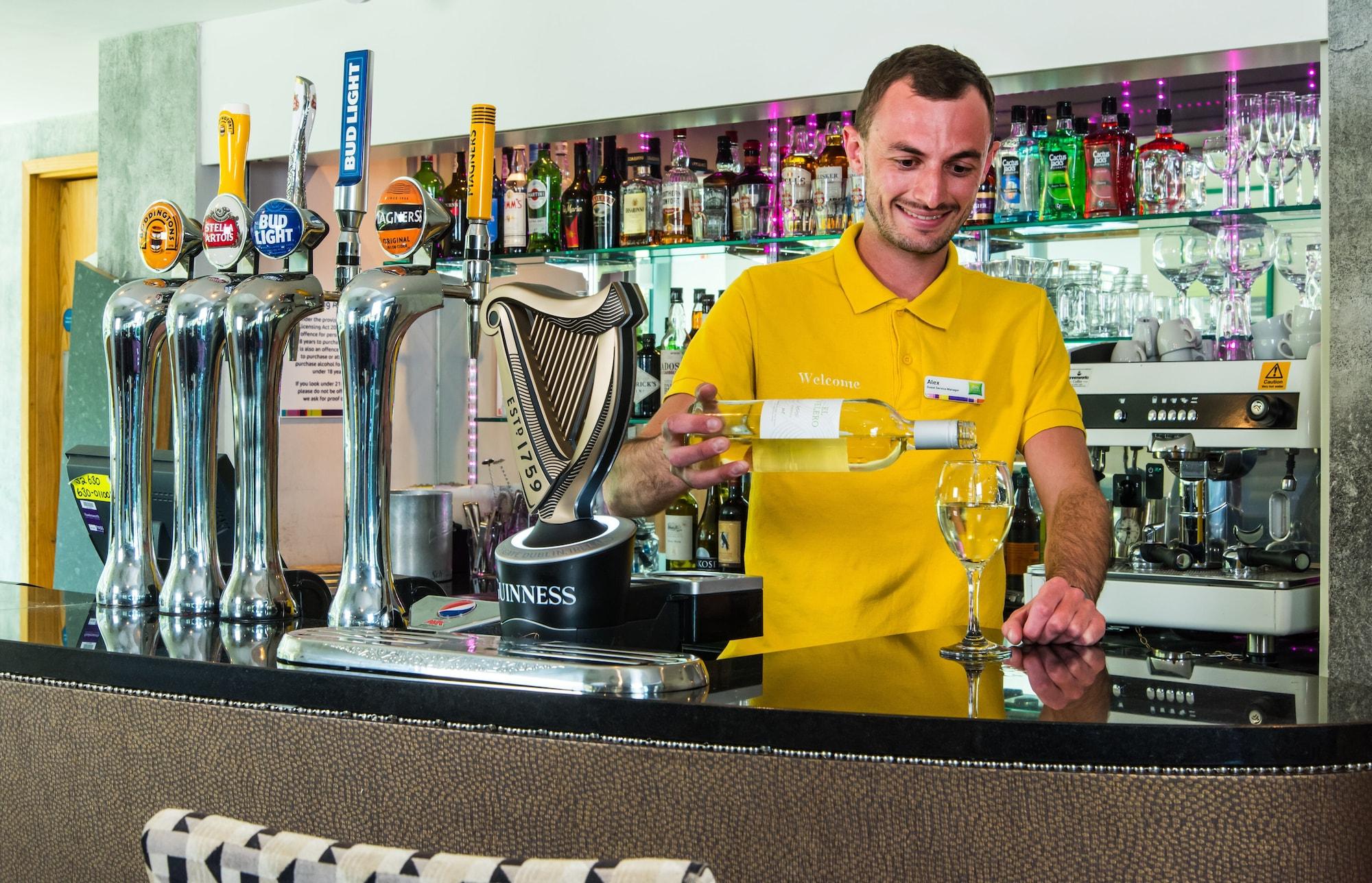Bar/Salón ibis Styles Crewe