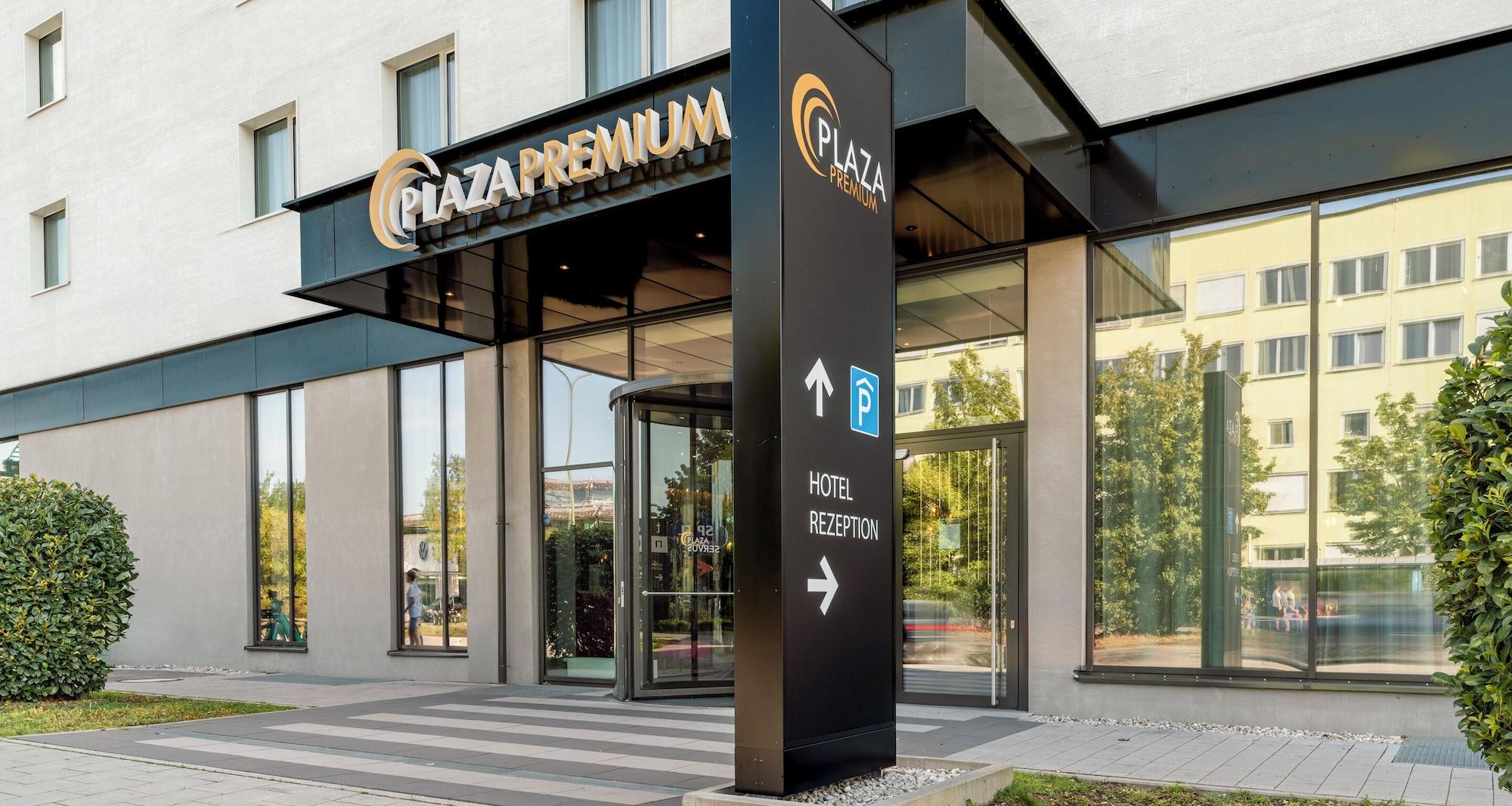 Vista Exterior PLAZA Premium München