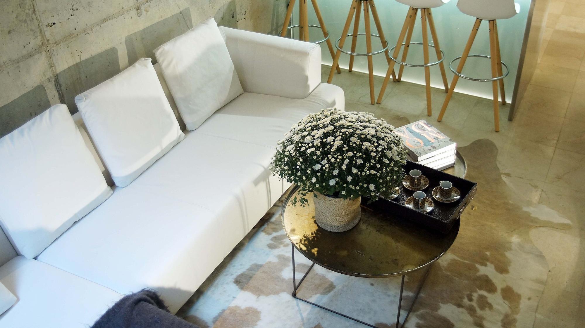 Vista Lobby MSB Rooftop Pool City Center