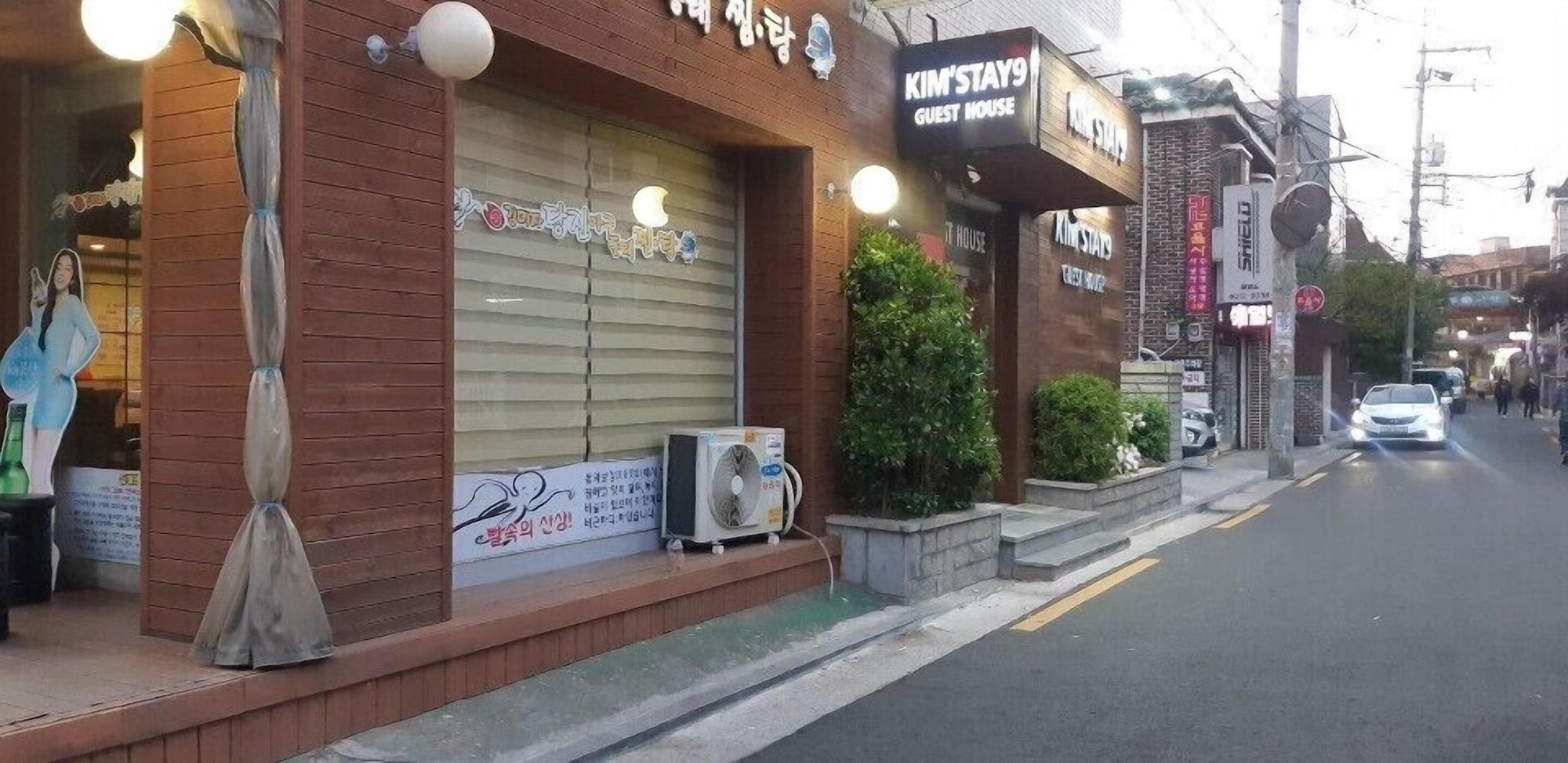 Vista Exterior Kimstay 9