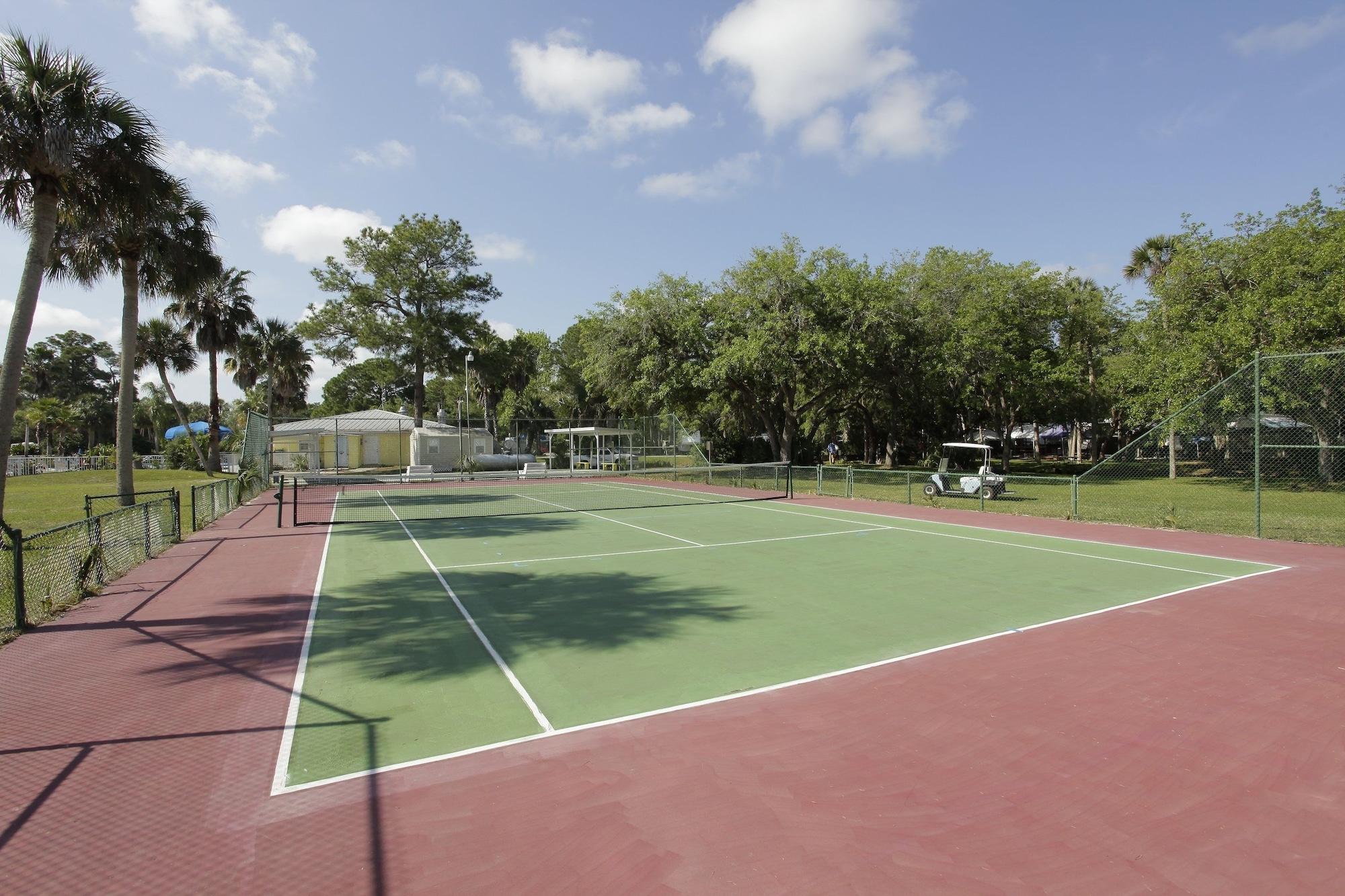 Instalaciones Recreativas Crystal Isles RV Resort