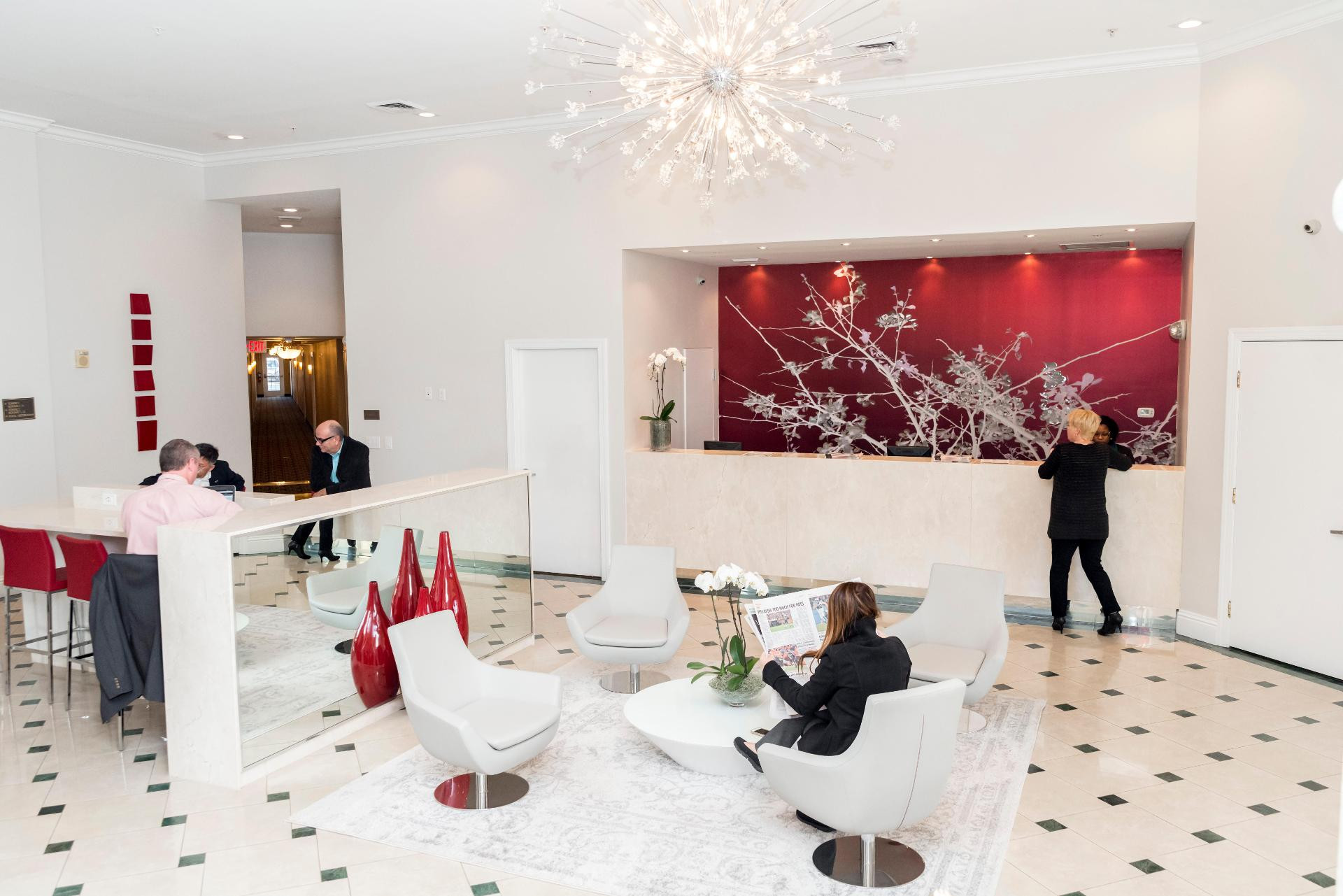 Vista Lobby The Point Hotel & Suites