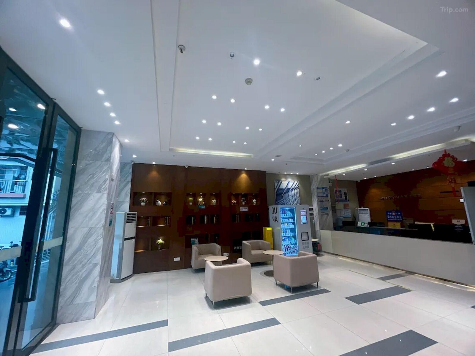 Vista Lobby City Comfort Inn GZ Baiyundadaobei
