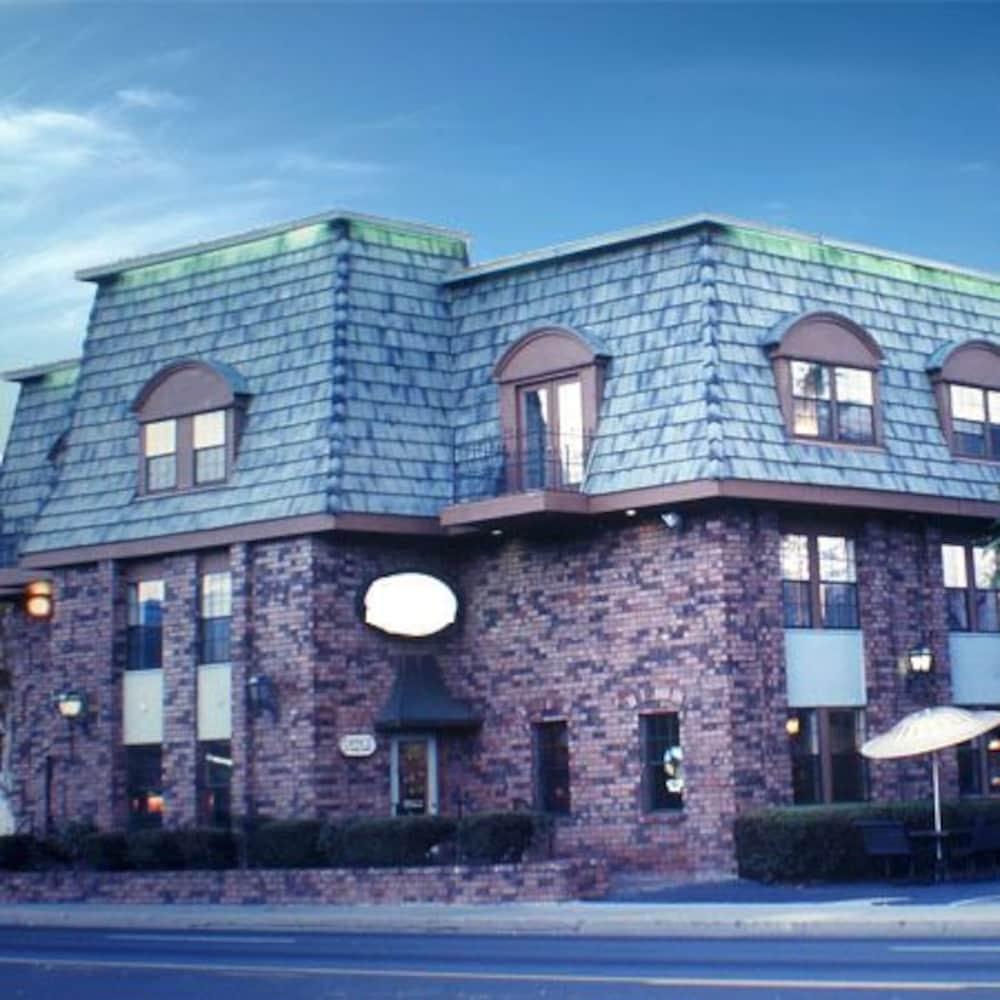 Vista Exterior Hardman House Inn & Suites