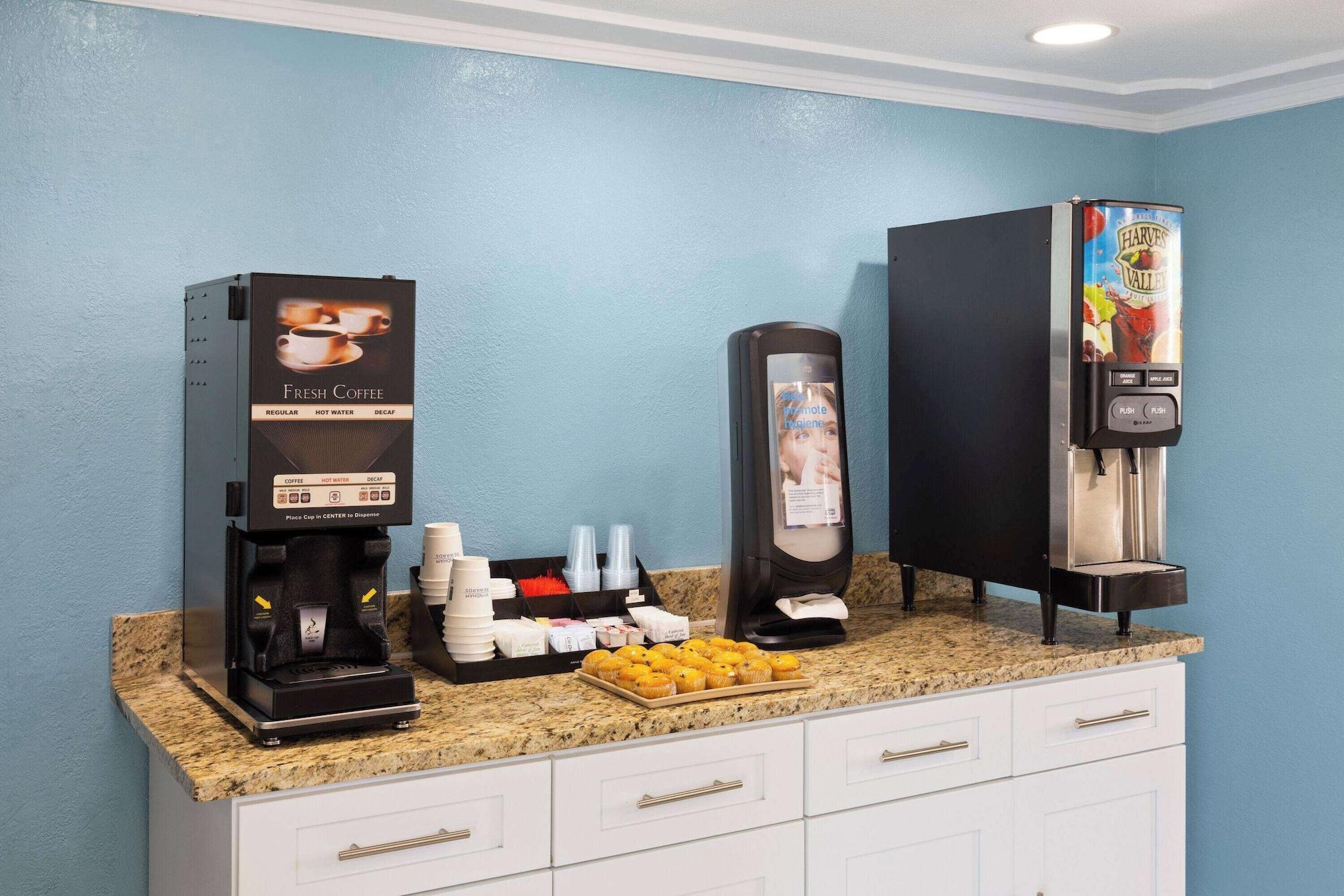Restaurant Days Inn & Suites by Wyndham Indianapolis Airport East