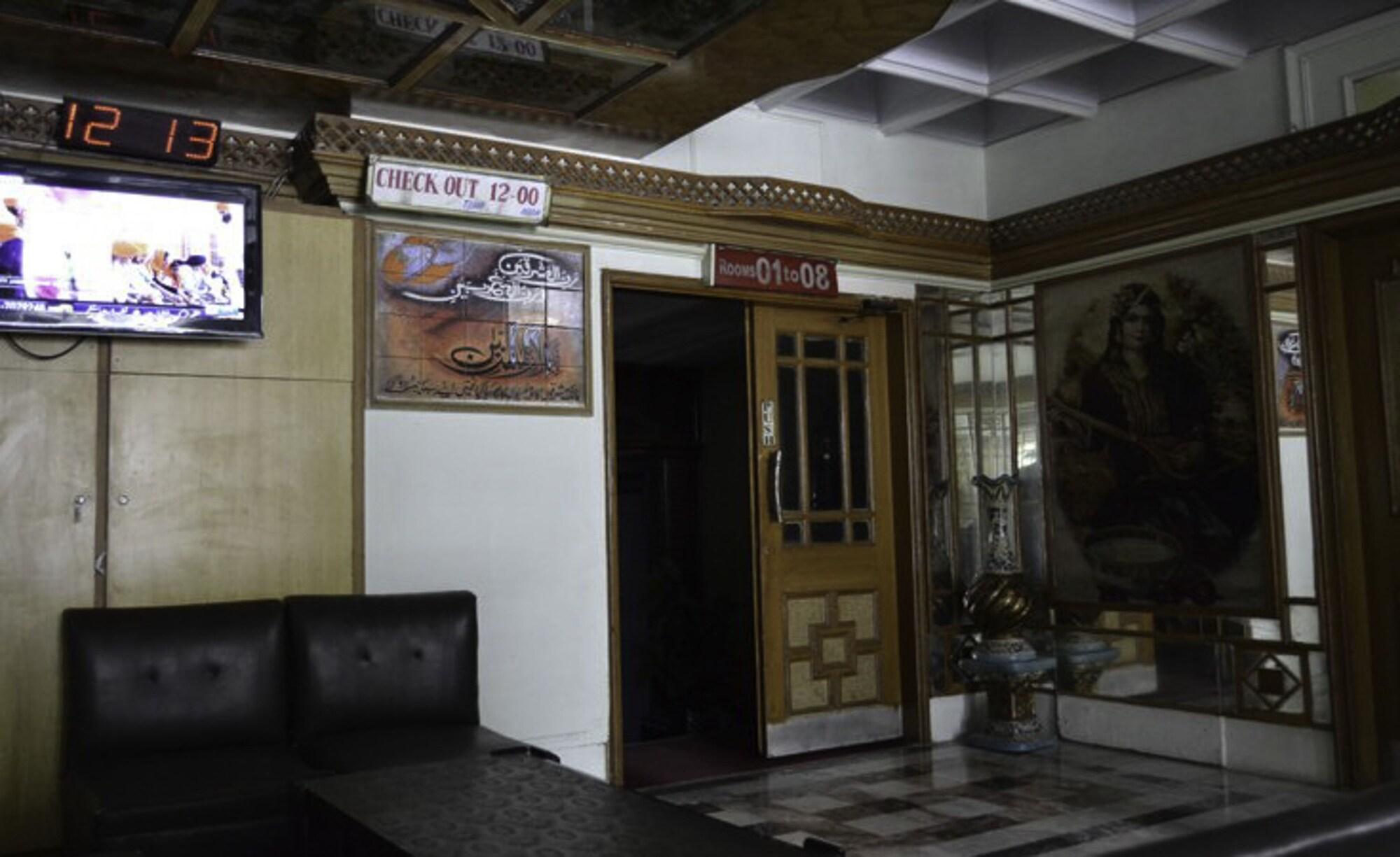 Vista Lobby Sandal Bar Hotel