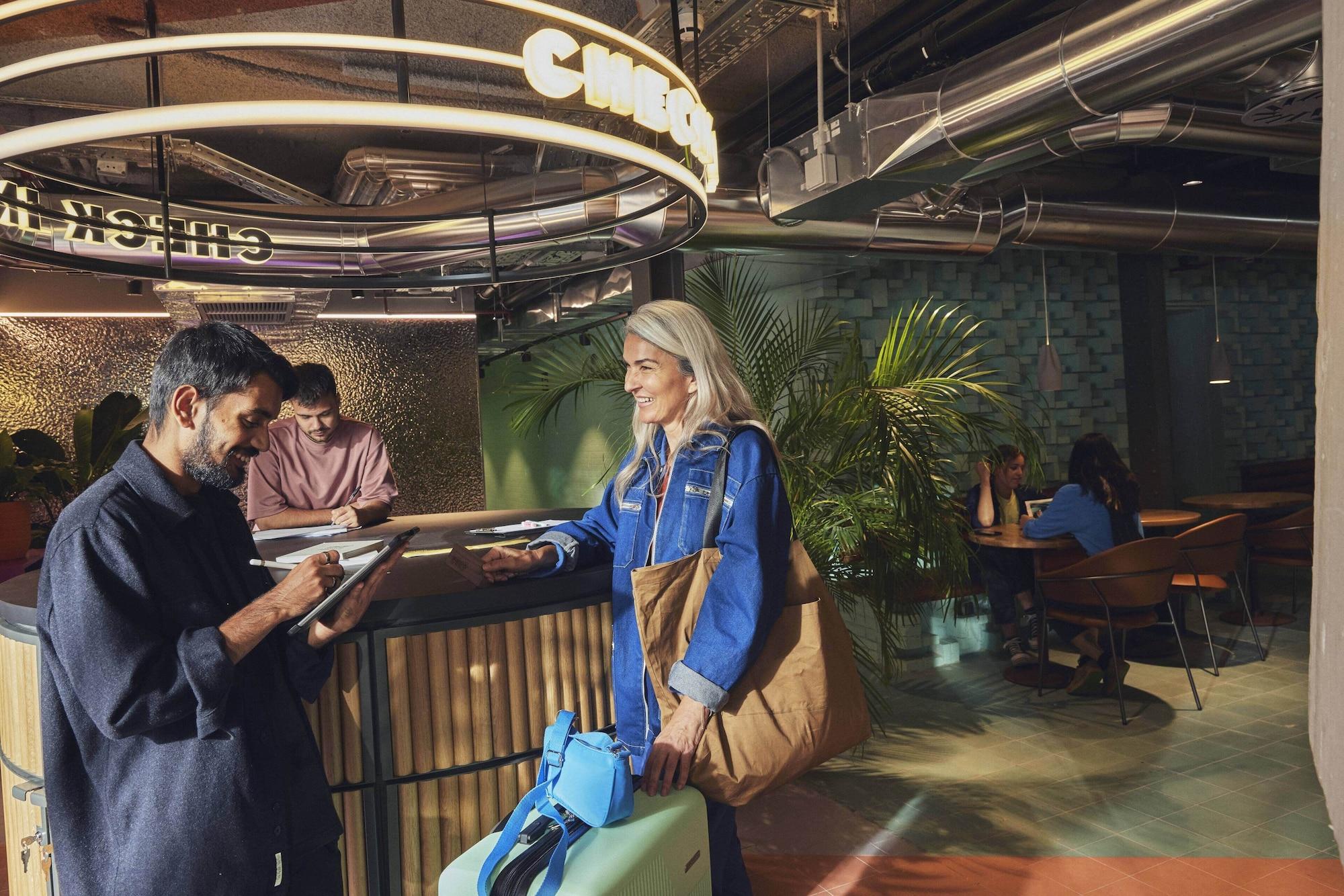 Vista Lobby The Social Hub Madrid 4 star