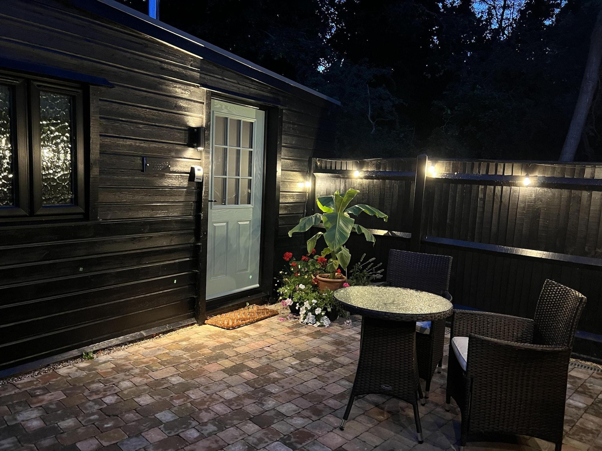 Varios Charming Woodland Lodge 2 Person 1 Bedroom