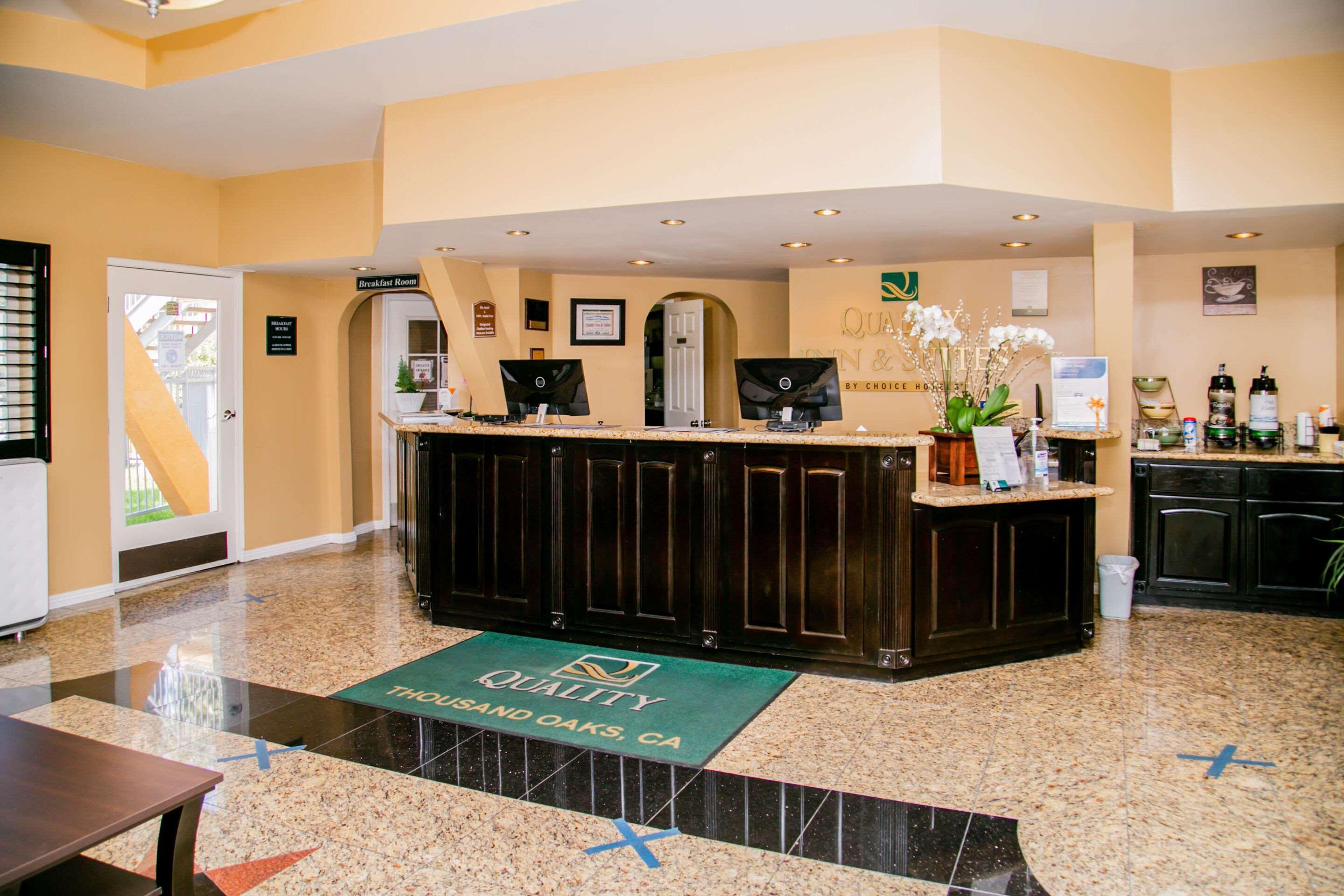 Vista Lobby Quality Inn & Suites Thousand Oaks - US101