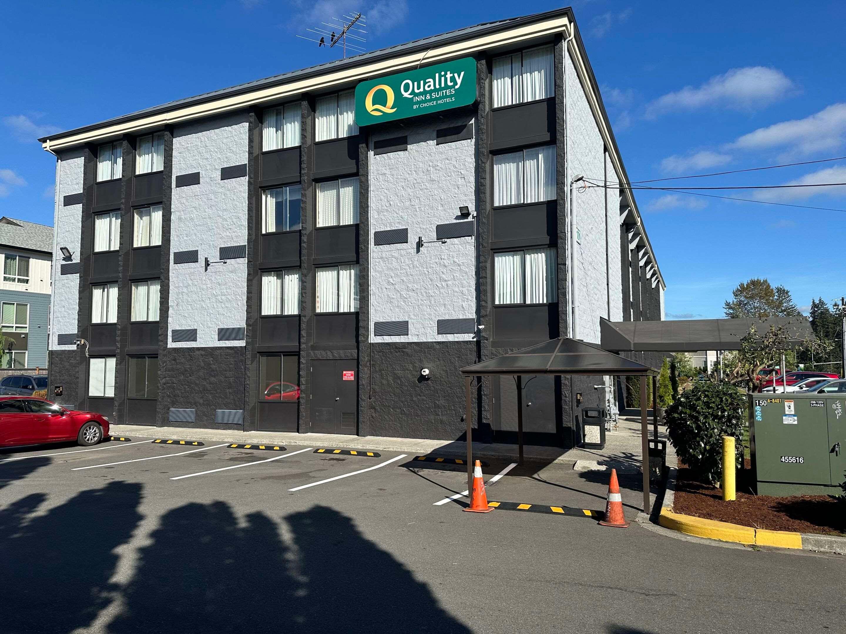 Vista Exterior Quality Inn & Suites Everett