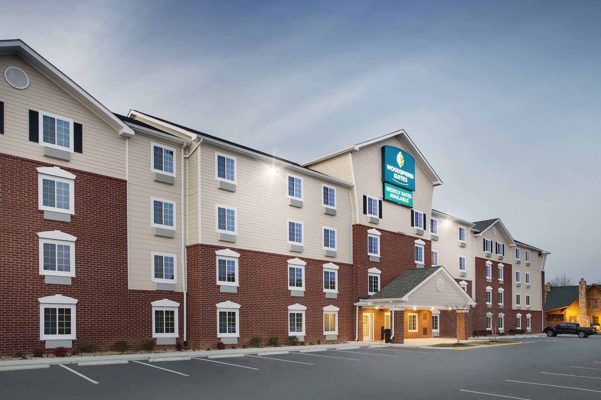 Vista Exterior WoodSpring Suites Fredericksburg