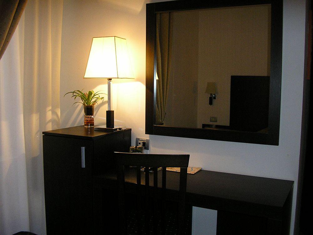 Set de Habitación Roman Residence