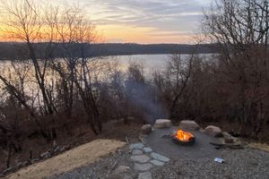 Alquiler Vacacional - Luxurious Cozy Log Cabin in the Woods, Private getaway at the lake!