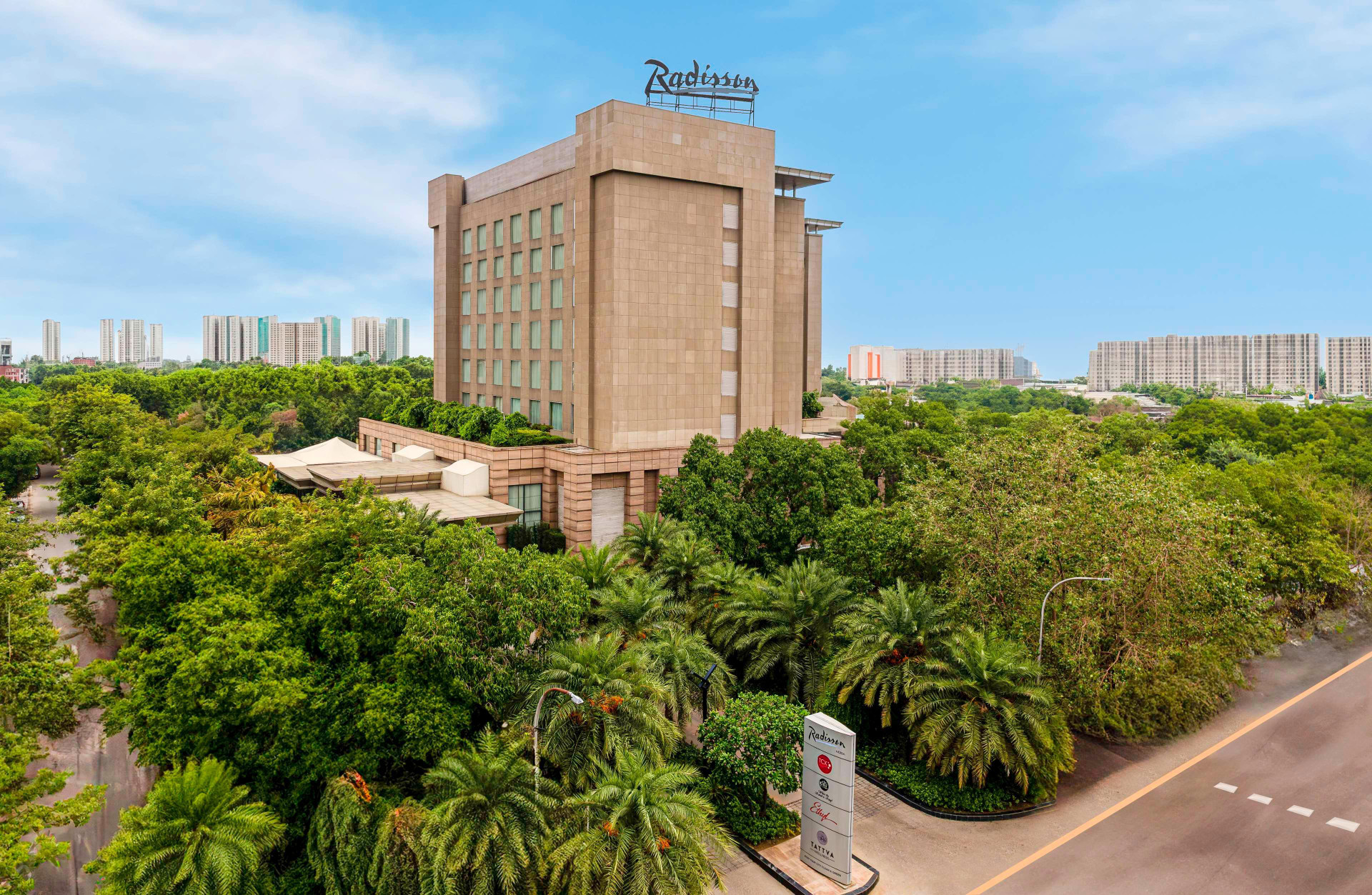 Vista Exterior Radisson Noida