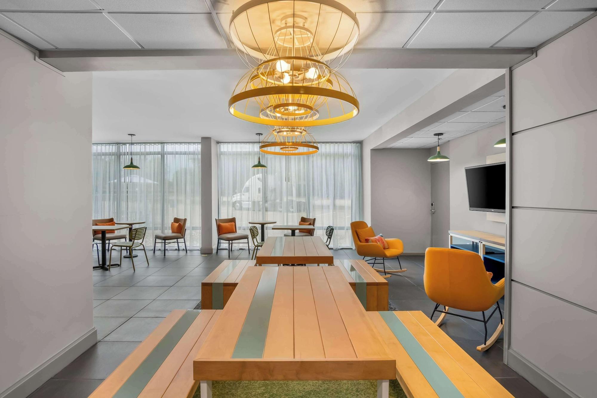 Restaurant Spark by Hilton Richardson Dallas