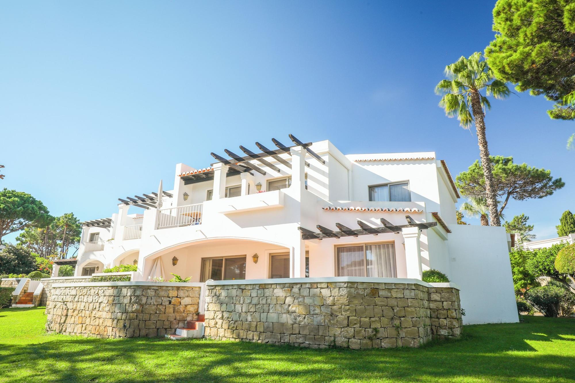 Vista Exterior Four Seasons Country Club