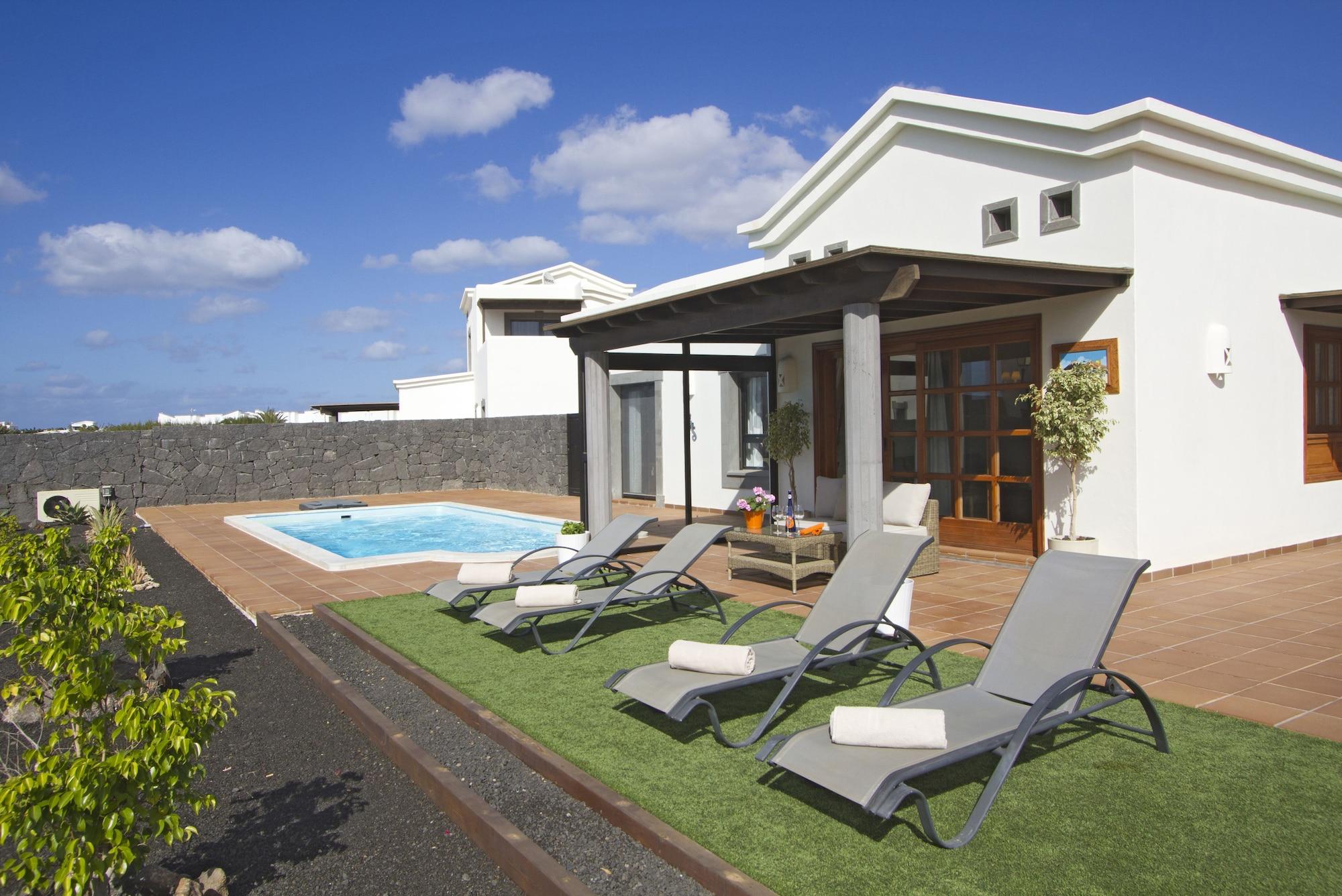 Vista Piscina Villas Coral Deluxe