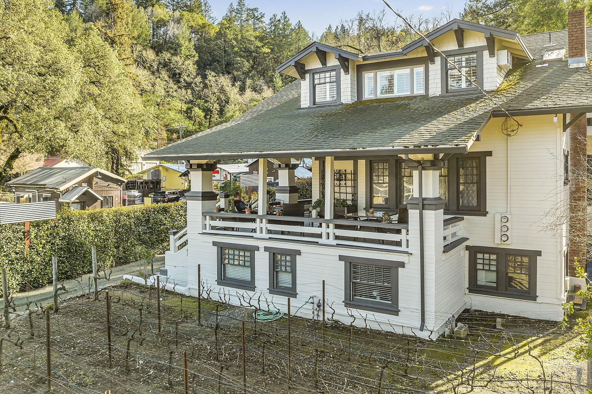 Vista Exterior Craftsman Inn