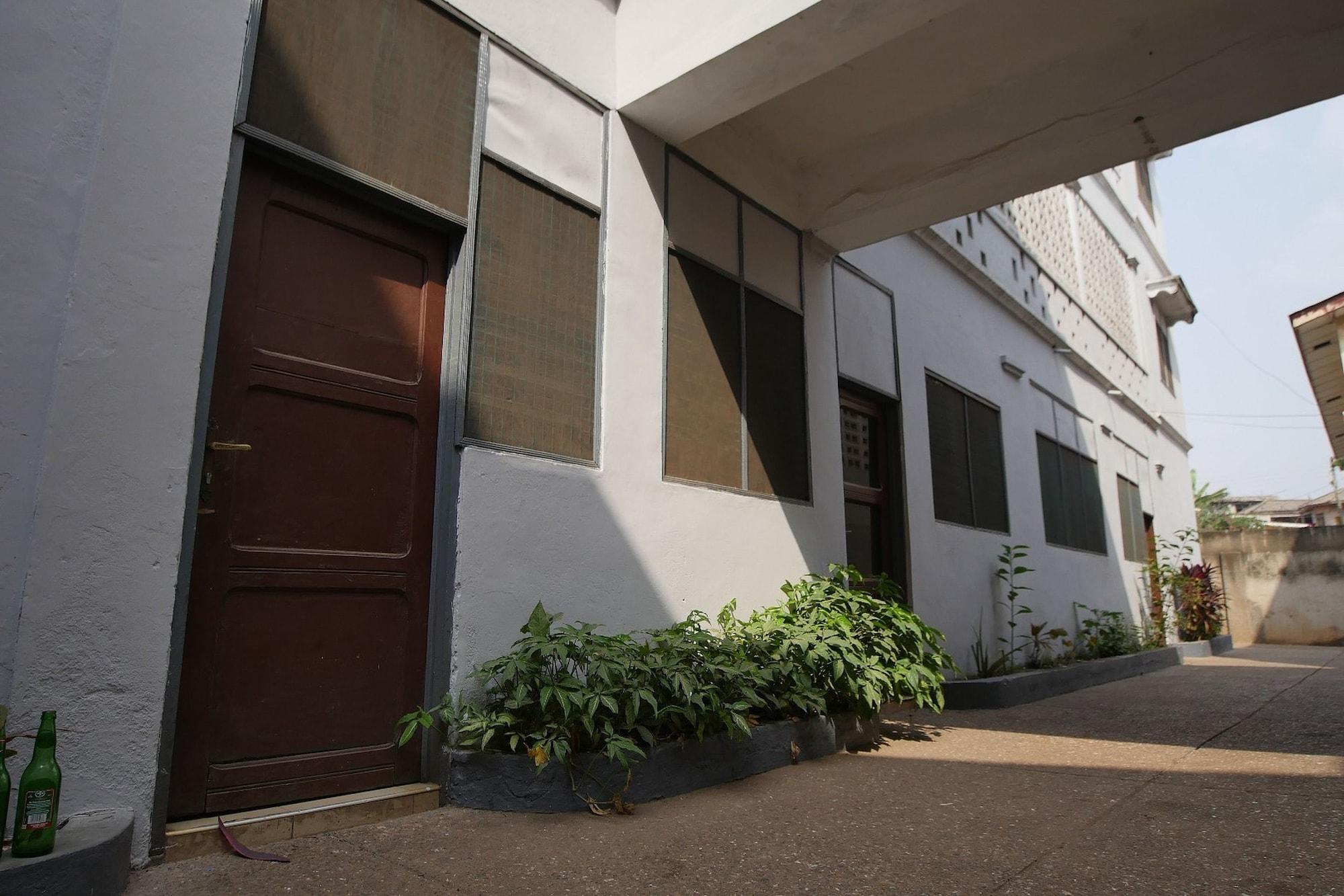 Vista Exterior St. Sam Hotel Kamusi