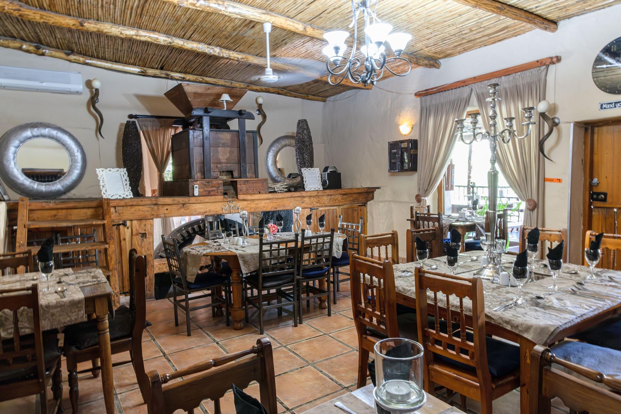 Restaurant Old Mill Lodge, Working Ostrich Farm & Restaurant, Oudtshoorn