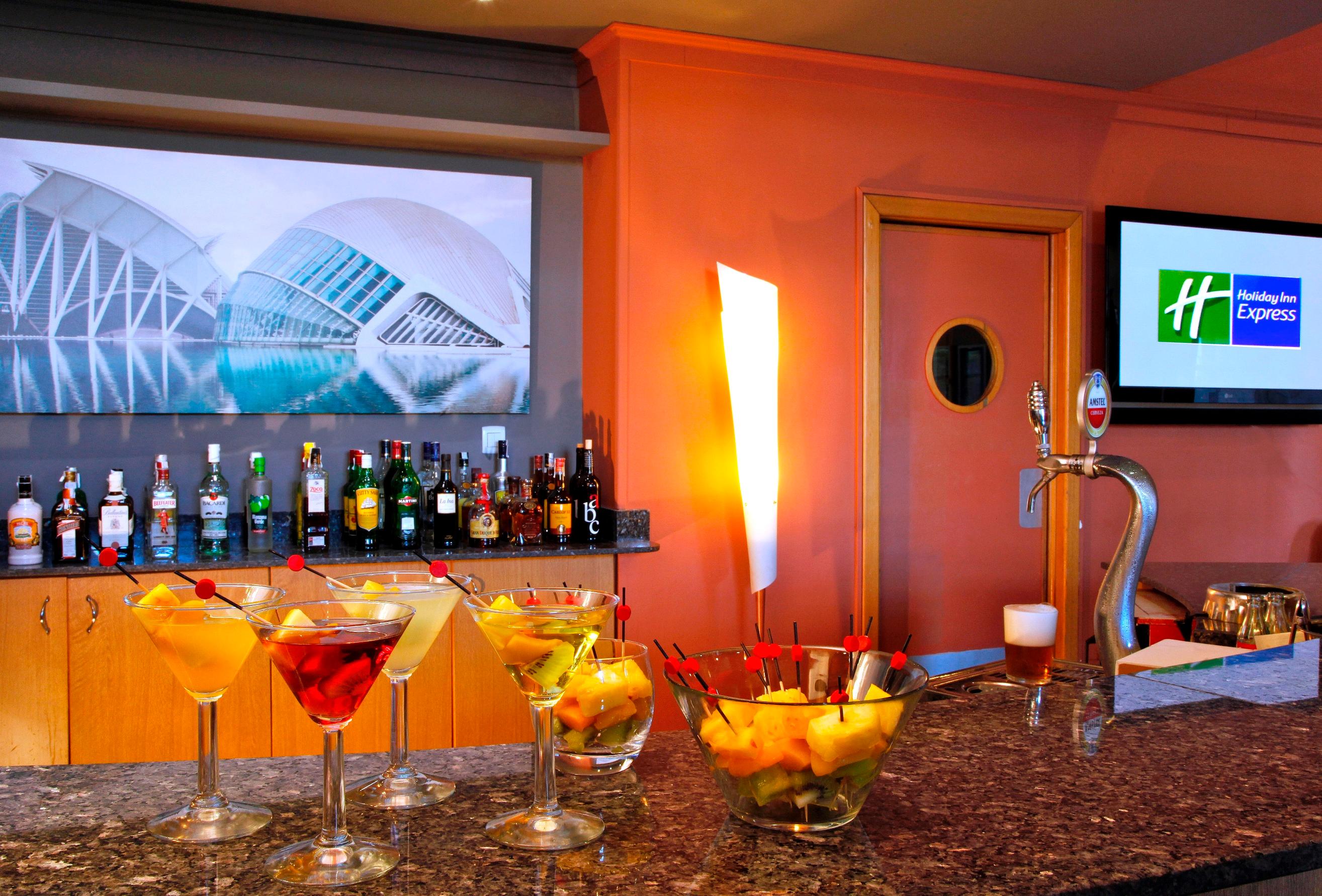 Bar/Salón Holiday Inn Express Valencia Ciudad de las Ciencias by IHG