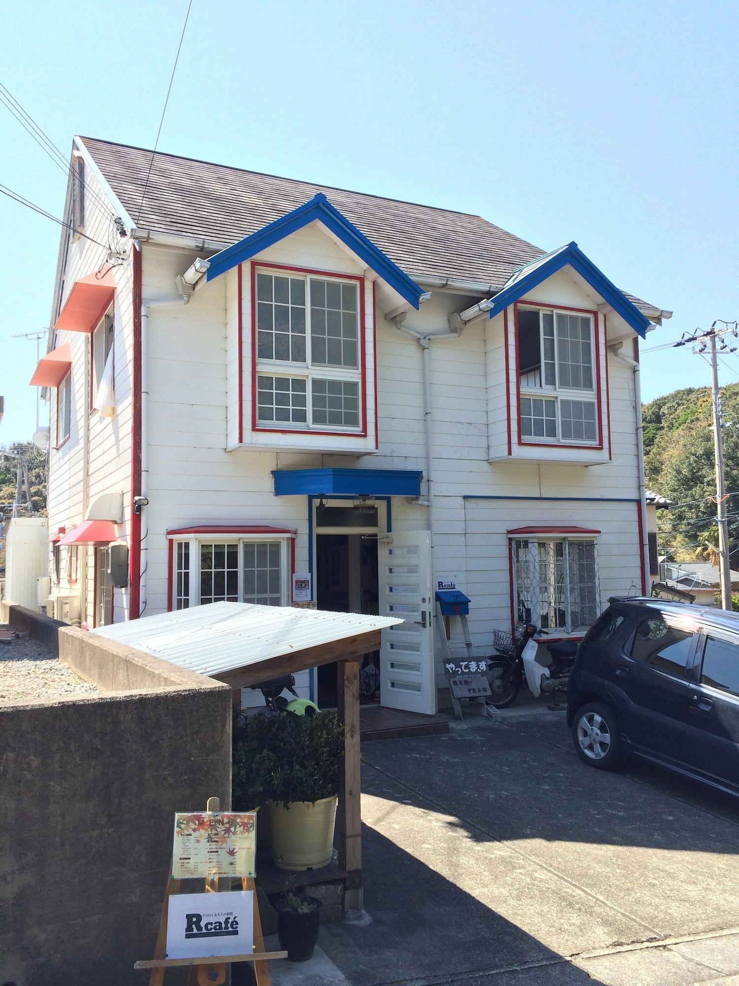 Vista Exterior Guest House Shirahama R cafe – Caters to Women - Hostel
