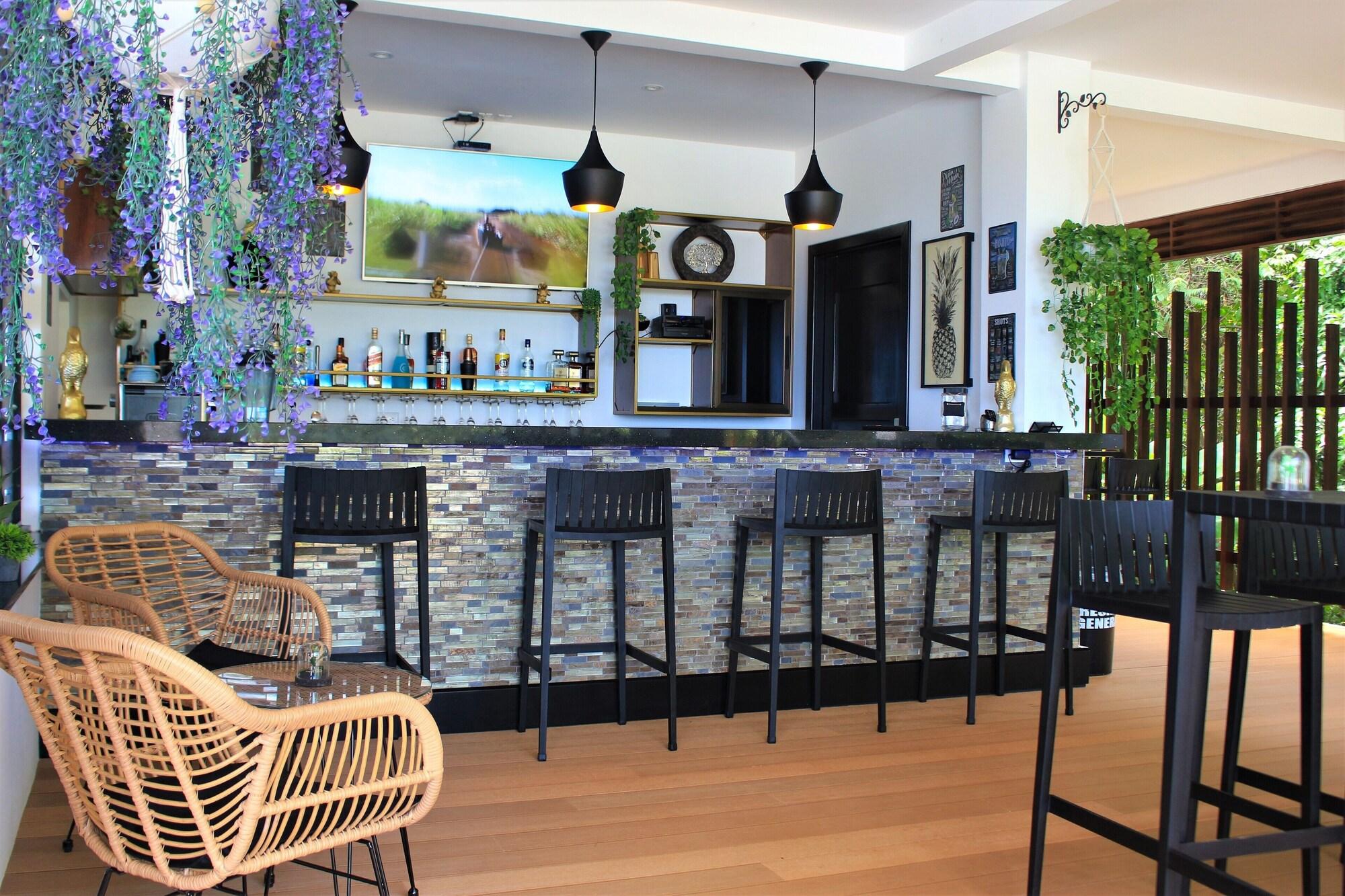 Bar/Salón Hotel Ocean Breeze