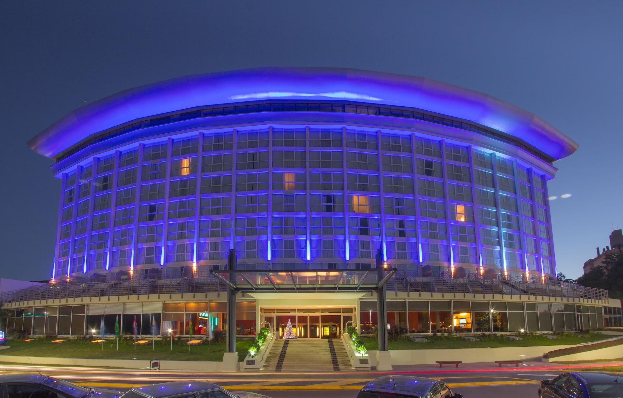 Vista Exterior Howard Johnson by Wyndham Plaza Hotel Mayorazgo