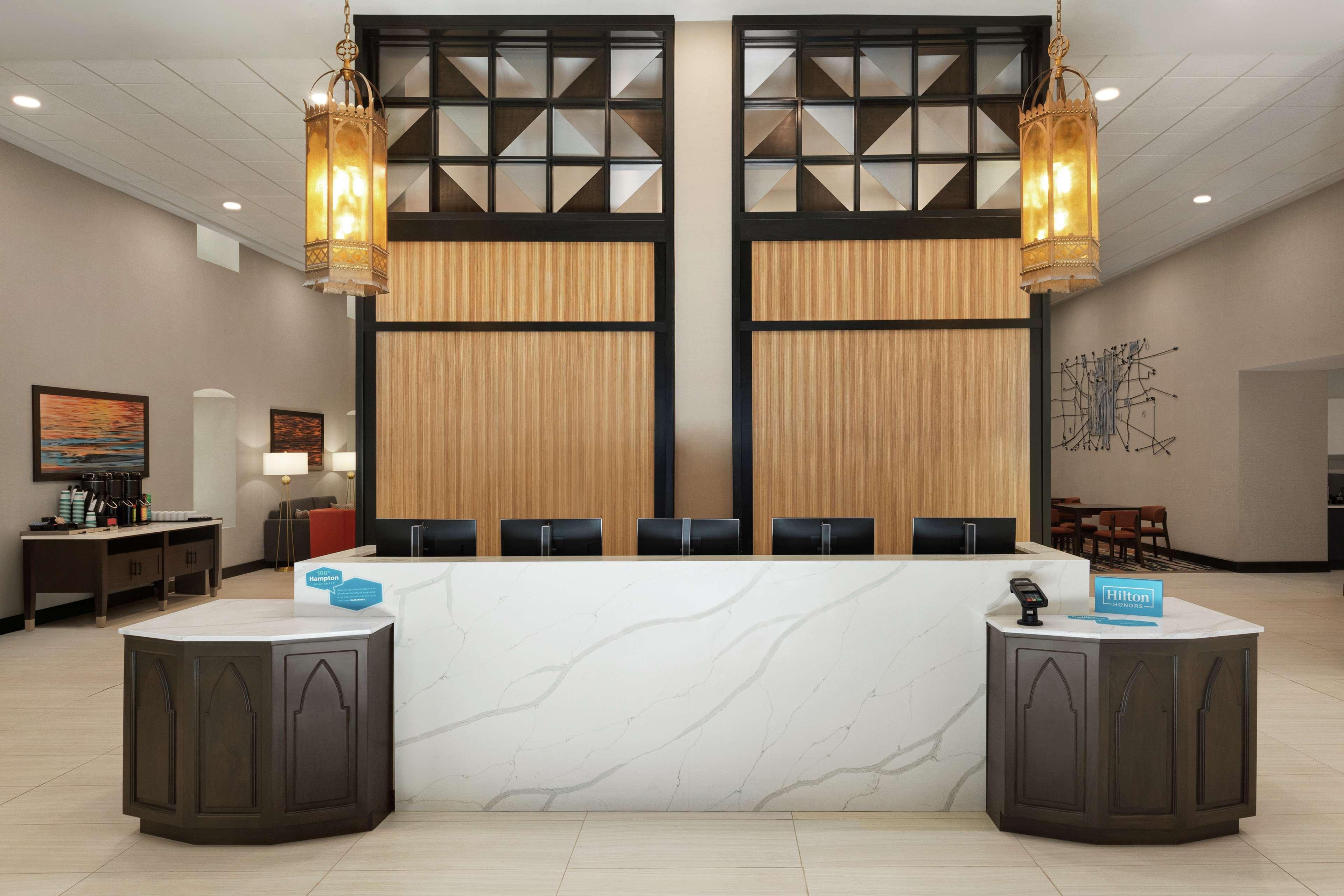 Vista Lobby Hampton Inn Indianapolis Downtown IUPUI
